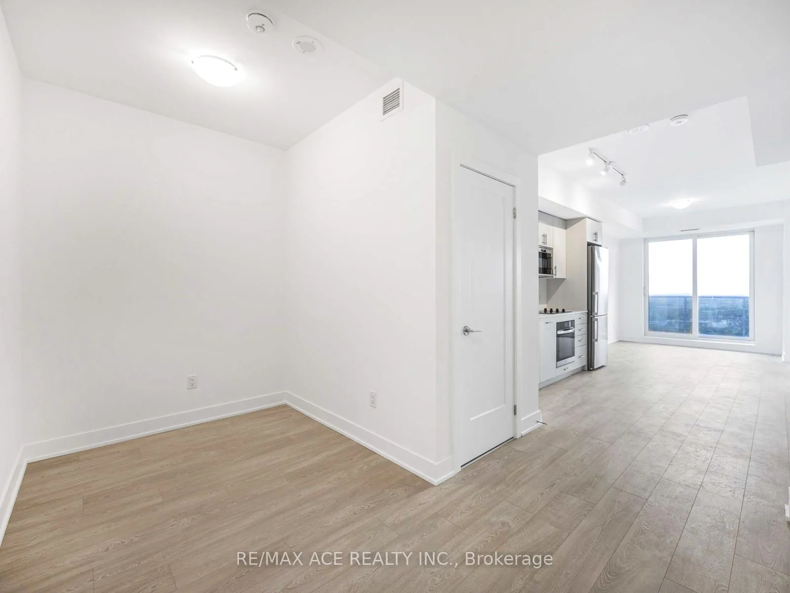 Photo 6 of Unit PH11, 2545 Simcoe Street N, Oshawa, Windfields — HOMEH