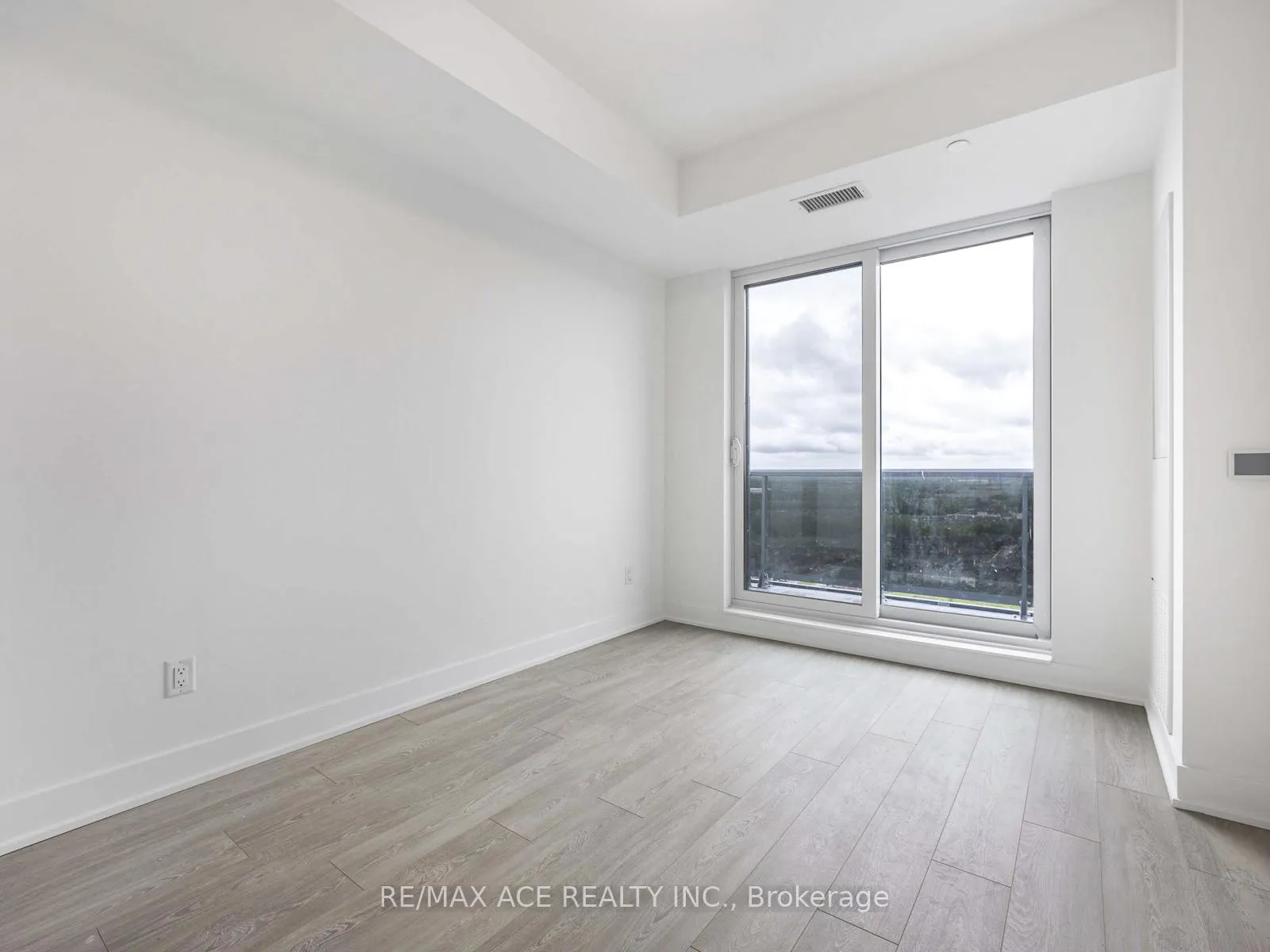 Photo 8 of Unit PH11, 2545 Simcoe Street N, Oshawa, Windfields — HOMEH