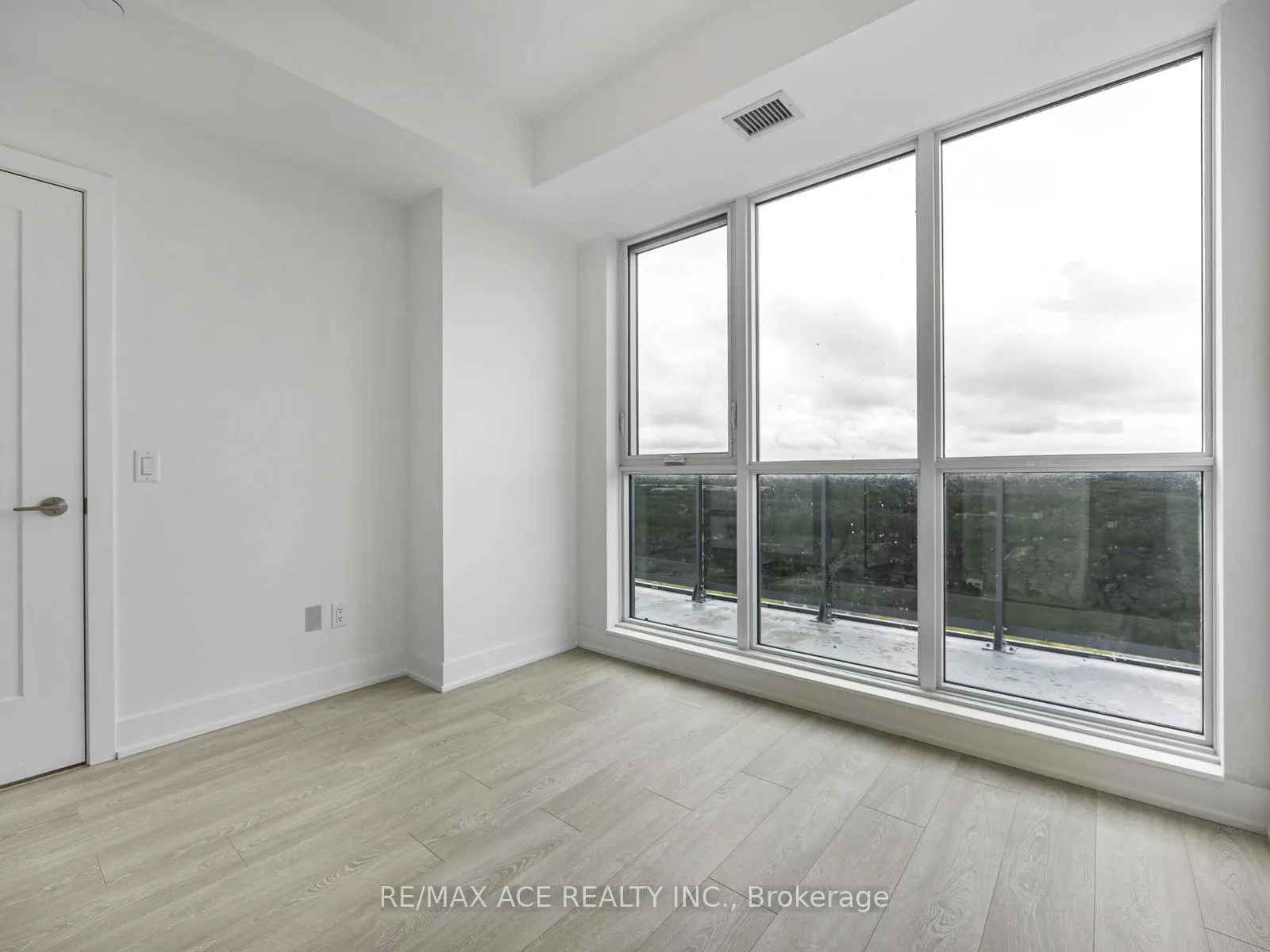 Photo 19 of Unit PH11, 2545 Simcoe Street N, Oshawa, Windfields — HOMEH
