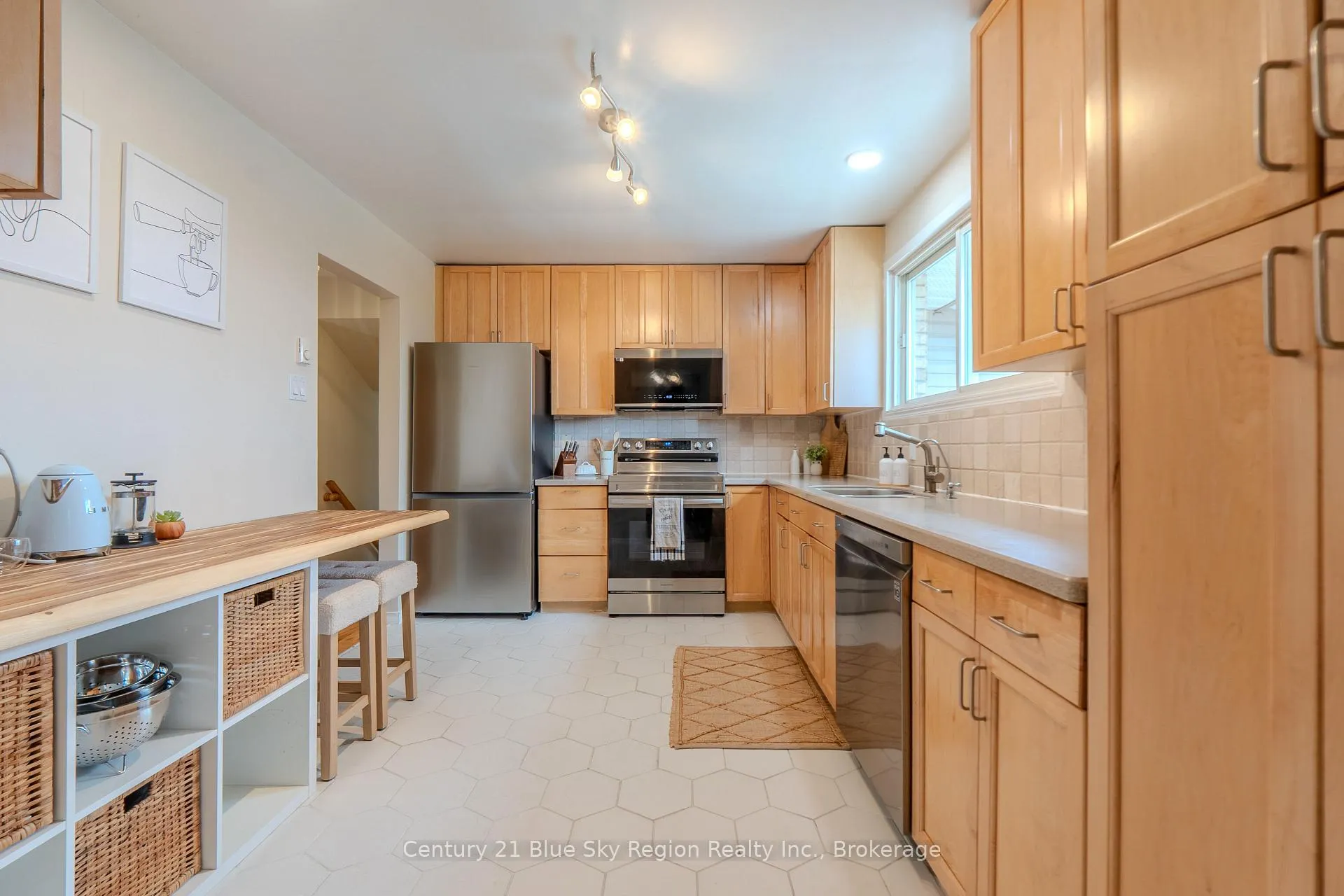 Photo 9 of 56 Kathryn Crescent, North Bay, College Heights — HOMEH