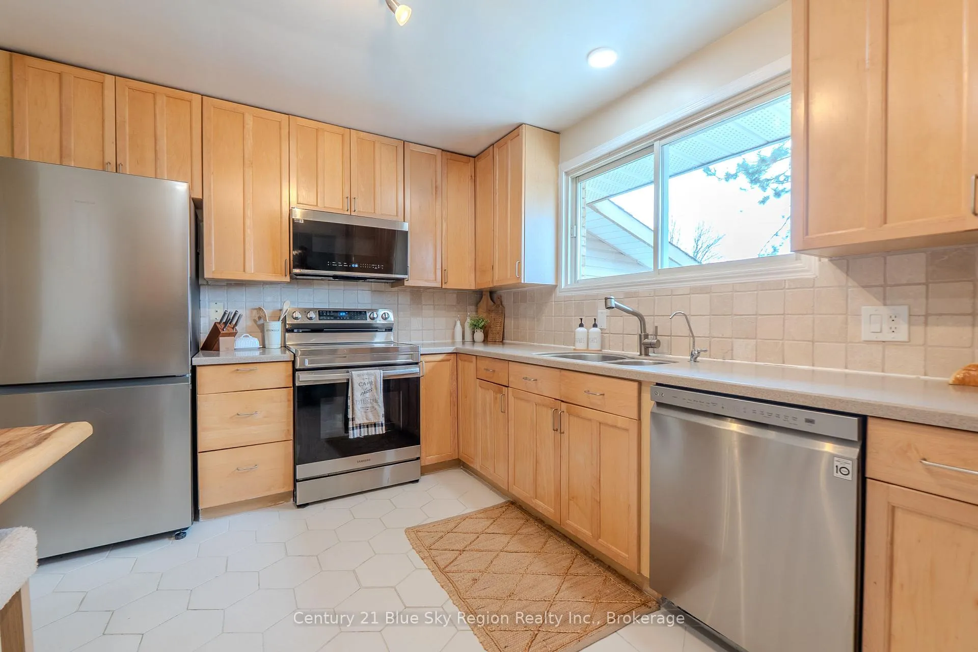 Photo 10 of 56 Kathryn Crescent, North Bay, College Heights — HOMEH