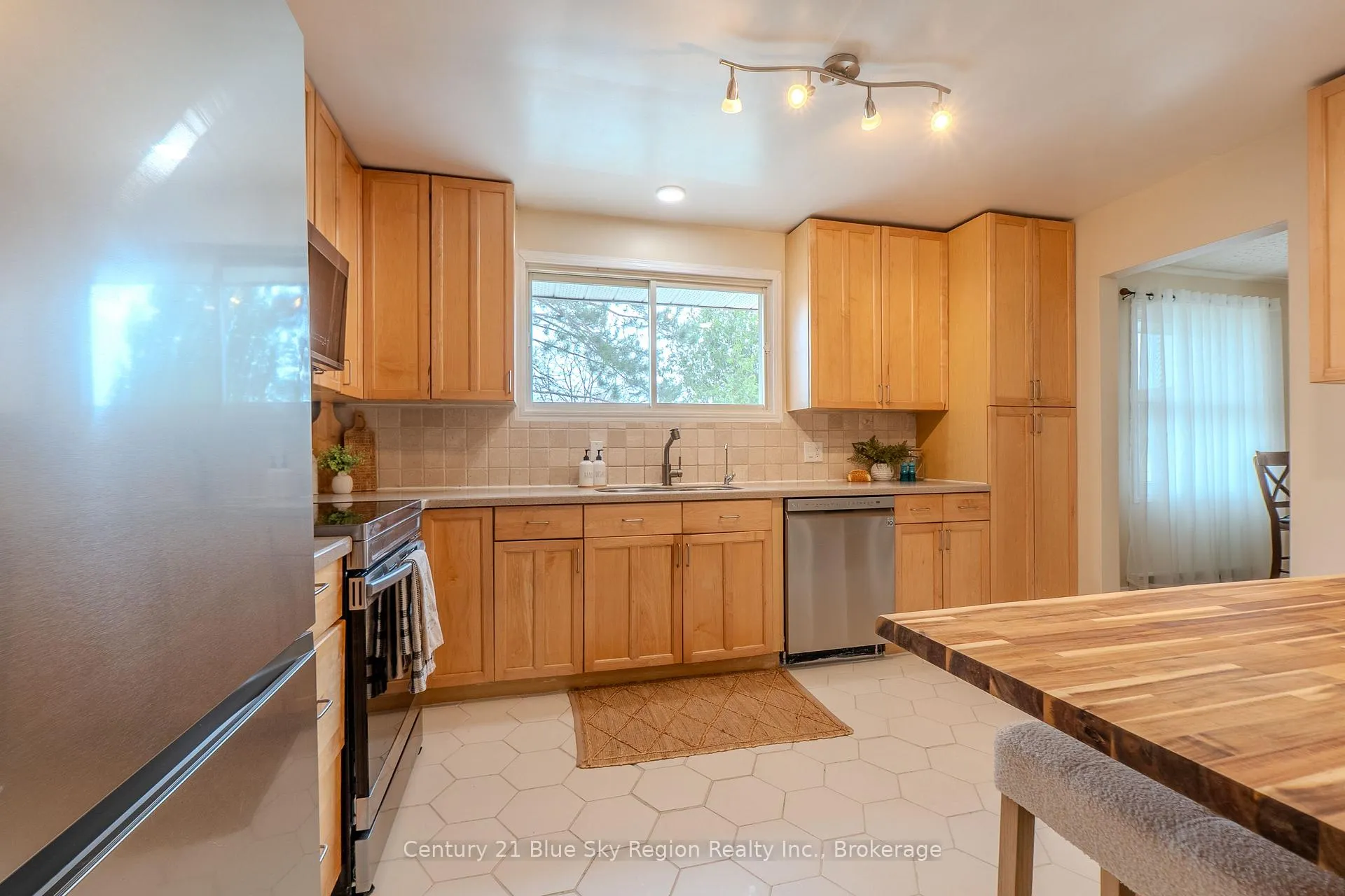 Photo 13 of 56 Kathryn Crescent, North Bay, College Heights — HOMEH