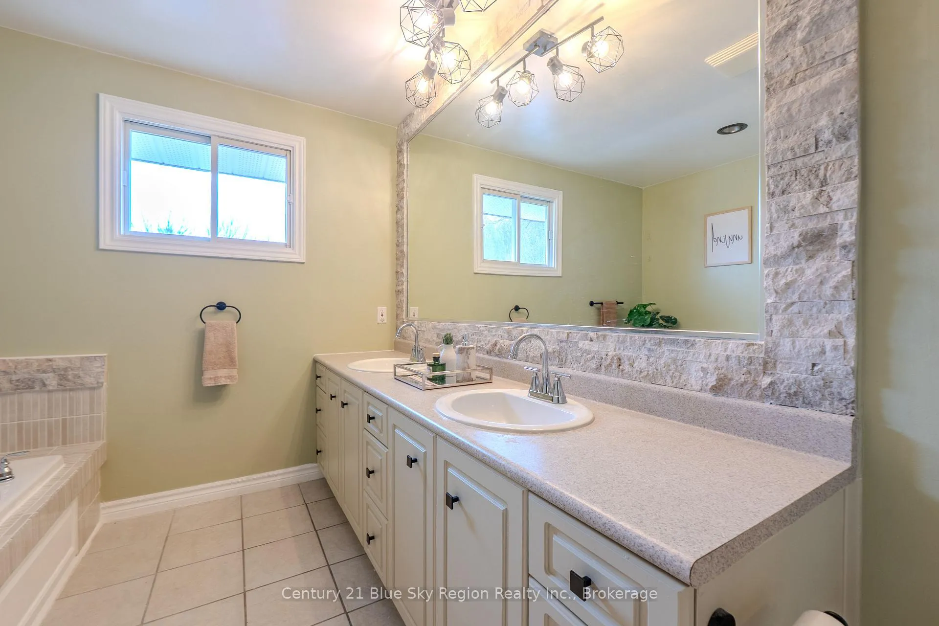 Photo 17 of 56 Kathryn Crescent, North Bay, College Heights — HOMEH