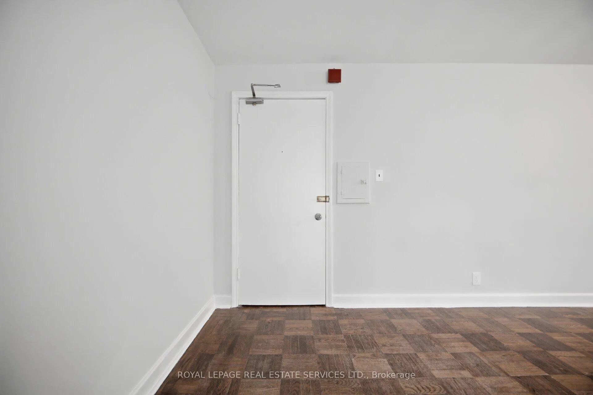 Photo 5 of Unit 209, 308 The Kingsway, Etobicoke, Edenbridge-Humber Valley — HOMEH