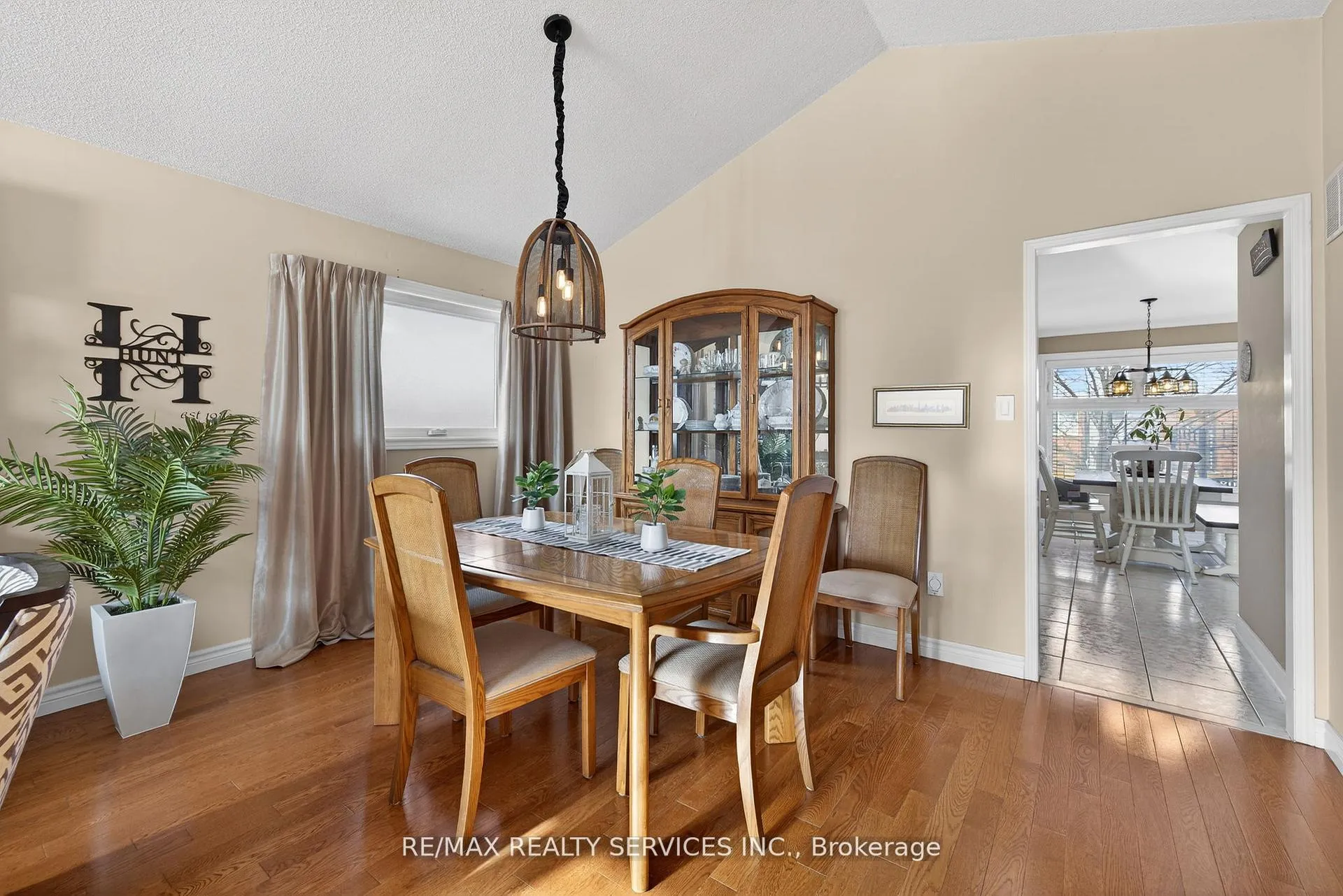 Photo 8 of 64 Gardenia Way, Caledon, Rural Caledon — HOMEH
