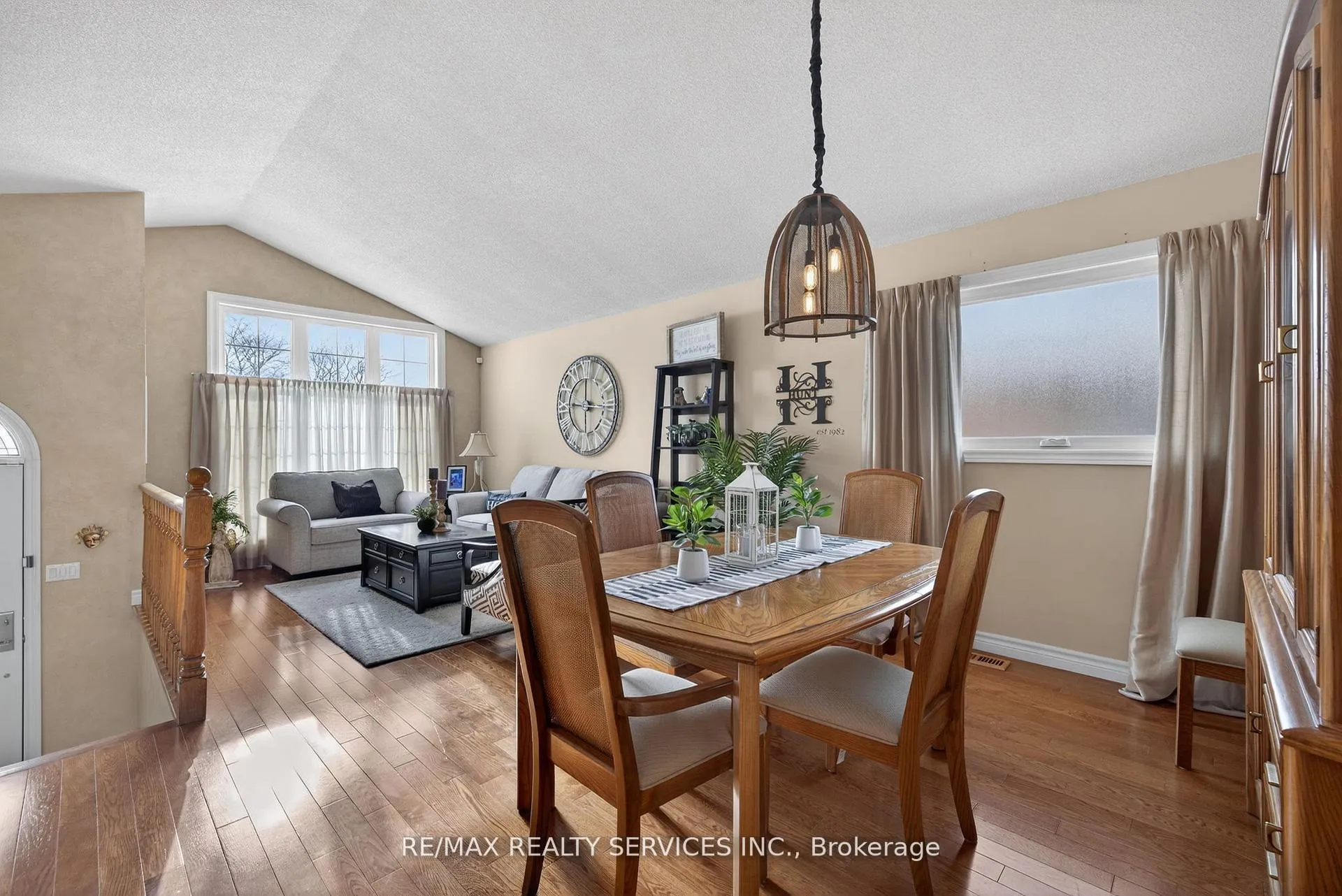 Photo 9 of 64 Gardenia Way, Caledon, Rural Caledon — HOMEH