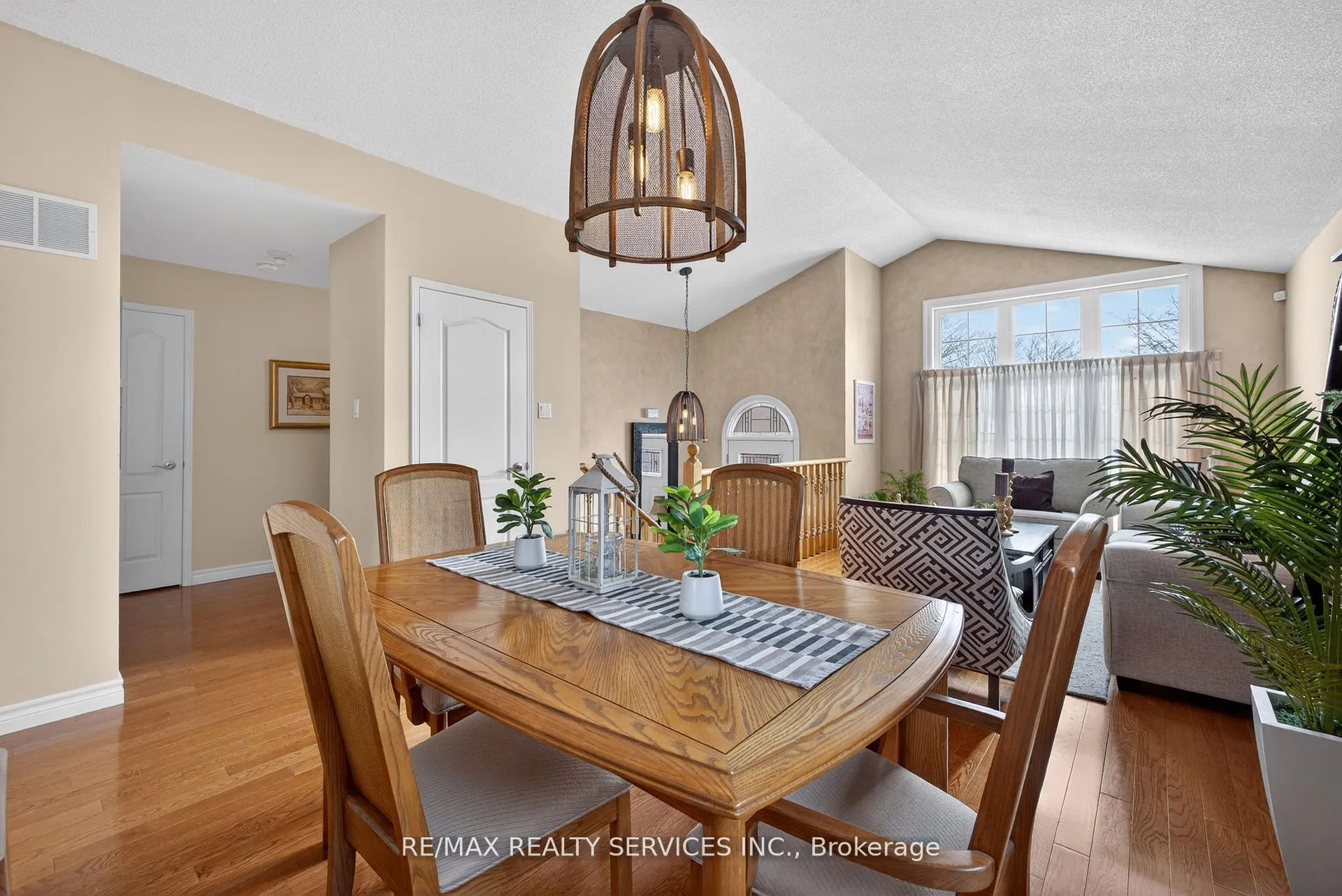 Photo 10 of 64 Gardenia Way, Caledon, Rural Caledon — HOMEH