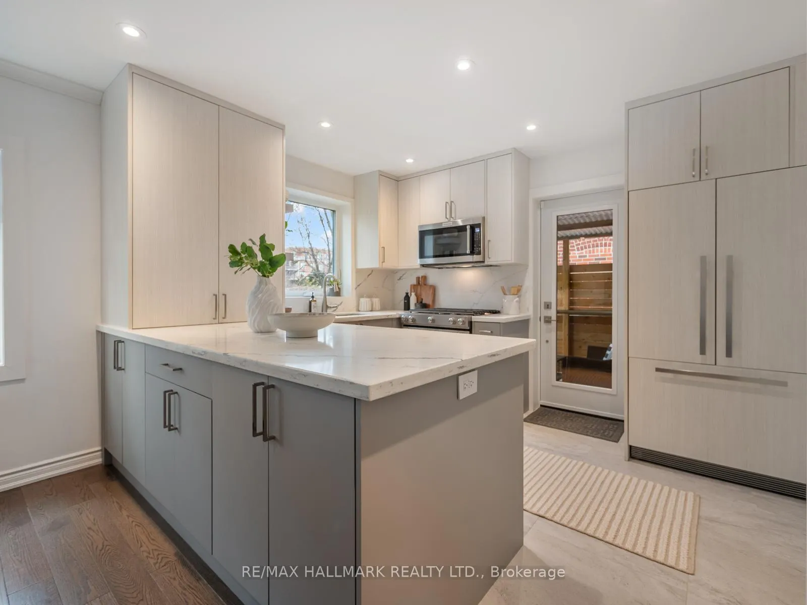 Photo 9 of 8 Glenvale Boulevard, Toronto, Leaside — HOMEH