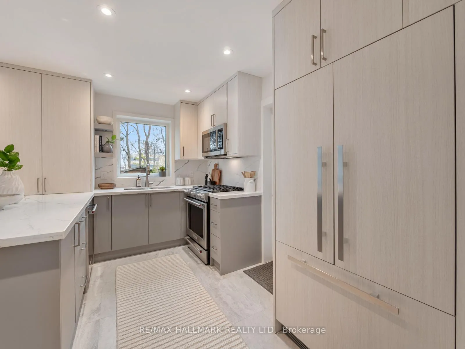 Photo 11 of 8 Glenvale Boulevard, Toronto, Leaside — HOMEH
