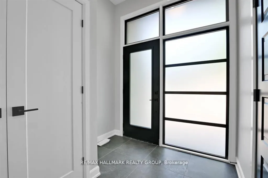 Photo 2 of Unit A, 457 Dawson Avenue, Ottawa, Westboro/Hampton Park — HOMEH