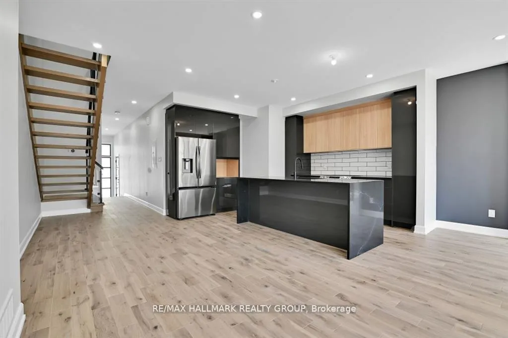 Photo 6 of Unit A, 457 Dawson Avenue, Ottawa, Westboro/Hampton Park — HOMEH