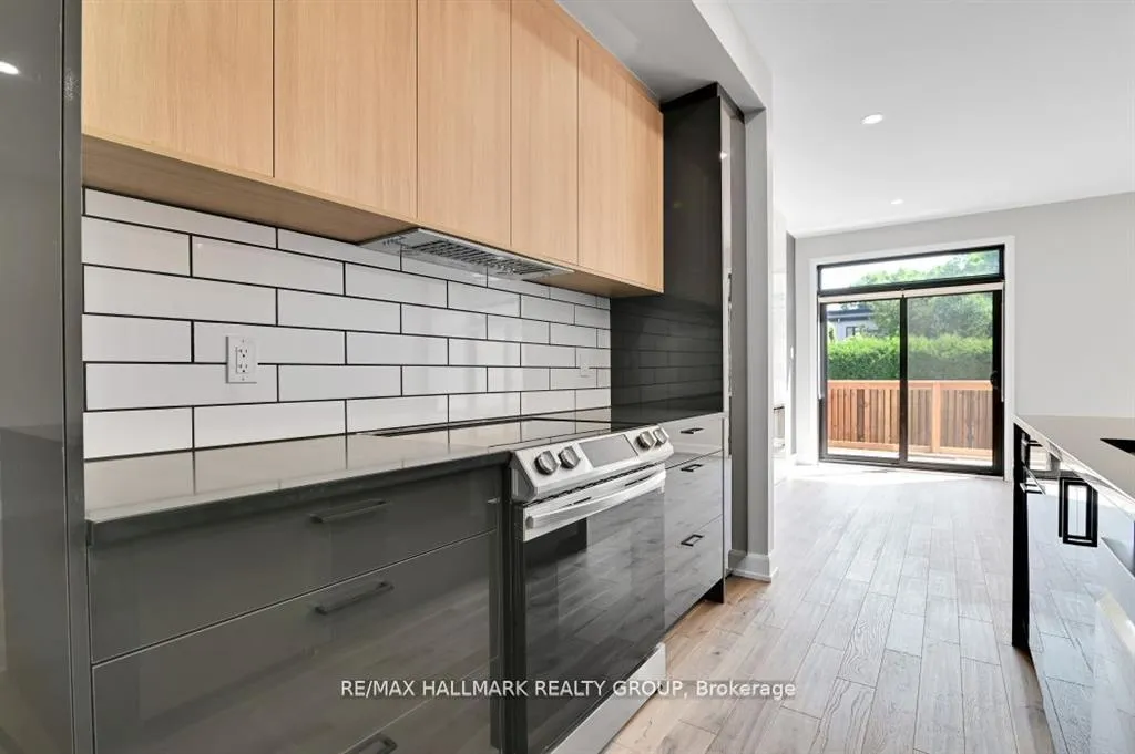 Photo 9 of Unit A, 457 Dawson Avenue, Ottawa, Westboro/Hampton Park — HOMEH