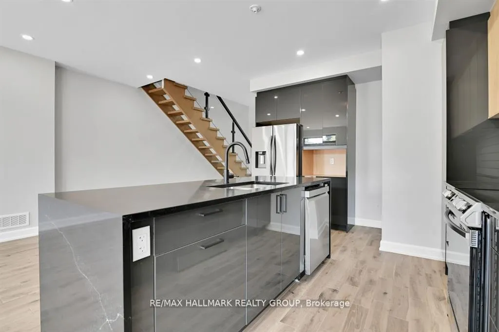Photo 10 of Unit A, 457 Dawson Avenue, Ottawa, Westboro/Hampton Park — HOMEH