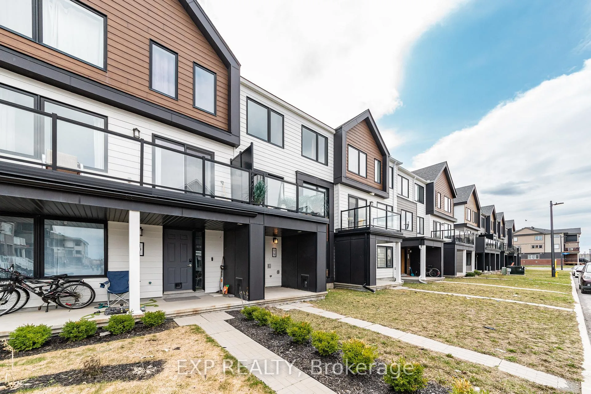 Photo 2 of 99 Kyanite Lane, Ottawa, Barrhaven - Heritage Park — HOMEH