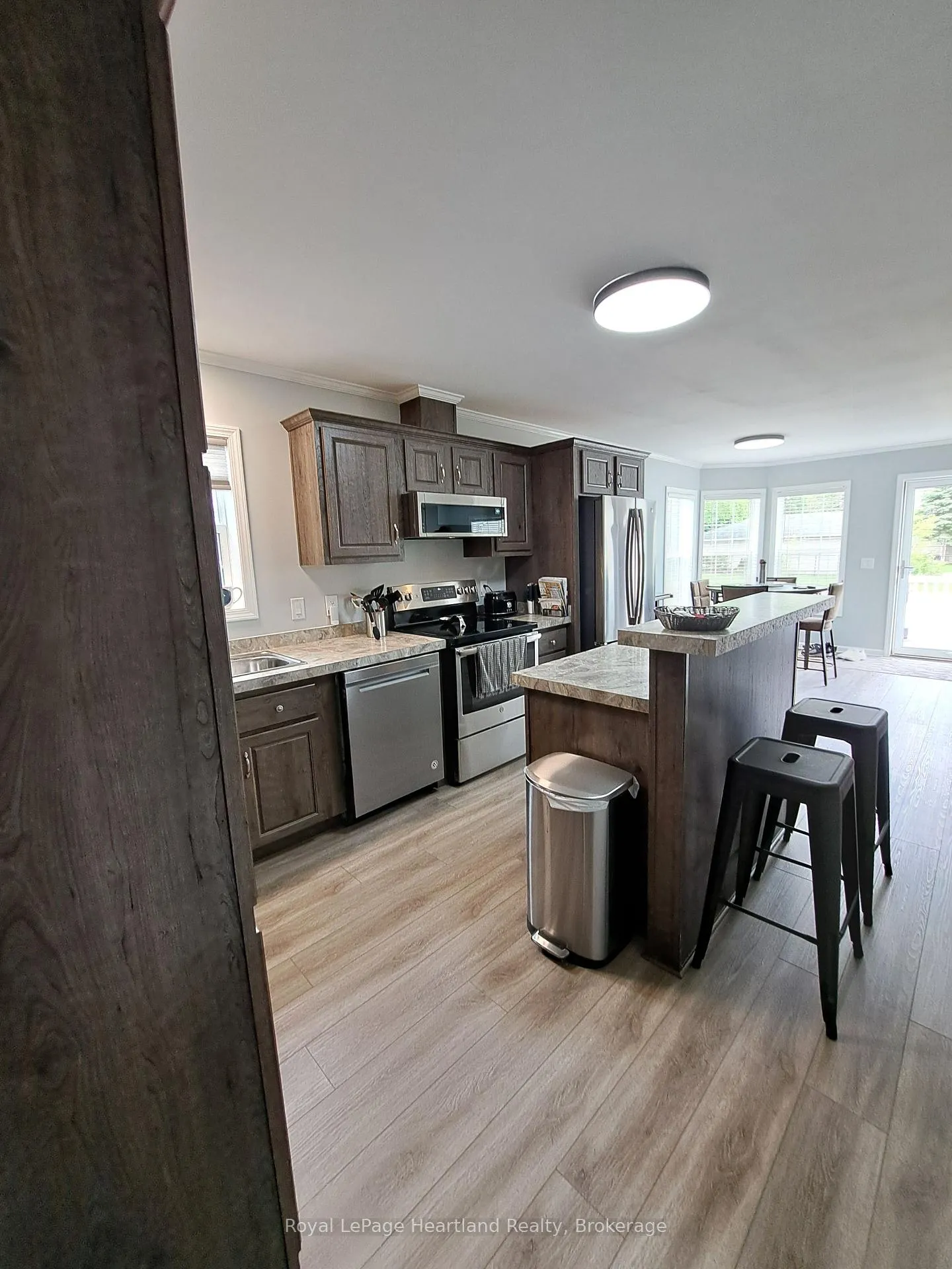 Photo 4 of 38 Bond Street, Strathroy-Caradoc, SE — HOMEH