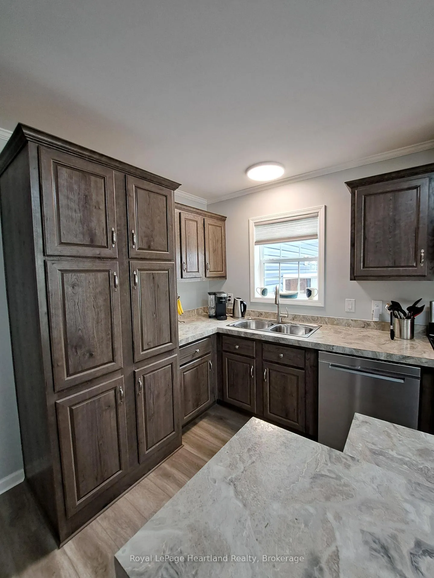 Photo 5 of 38 Bond Street, Strathroy-Caradoc, SE — HOMEH