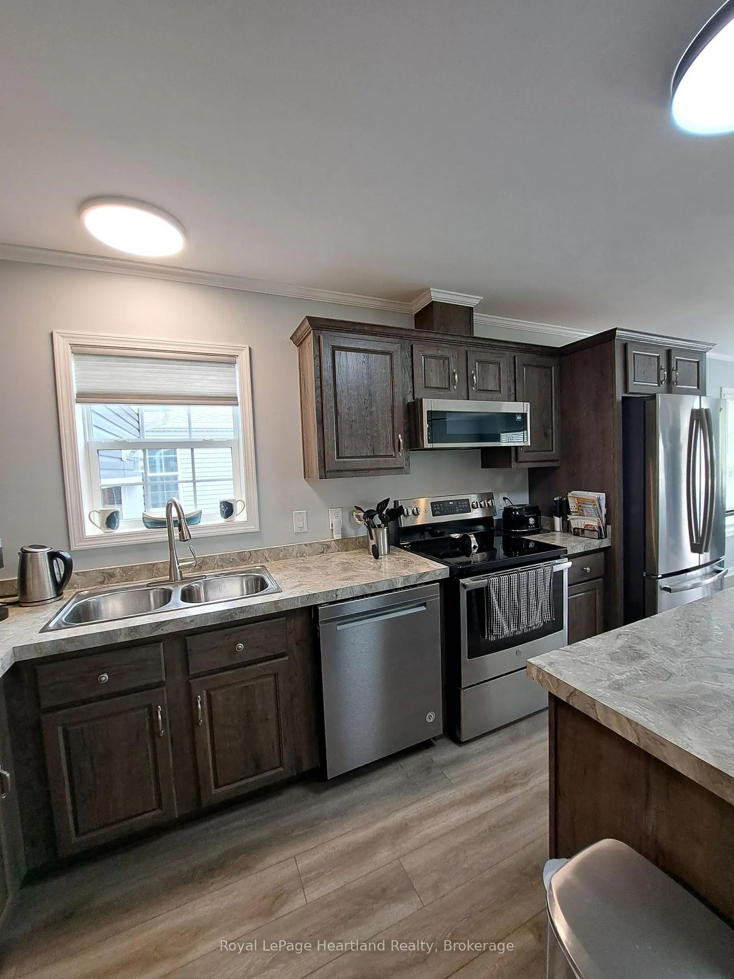 Photo 6 of 38 Bond Street, Strathroy-Caradoc, SE — HOMEH