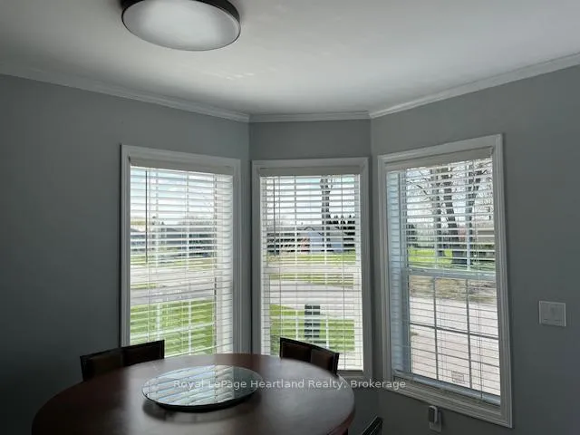Photo 7 of 38 Bond Street, Strathroy-Caradoc, SE — HOMEH