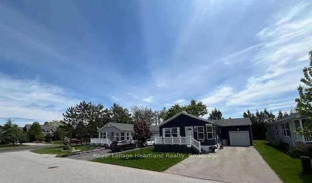 Photo 35 of 38 Bond Street, Strathroy-Caradoc, SE — HOMEH