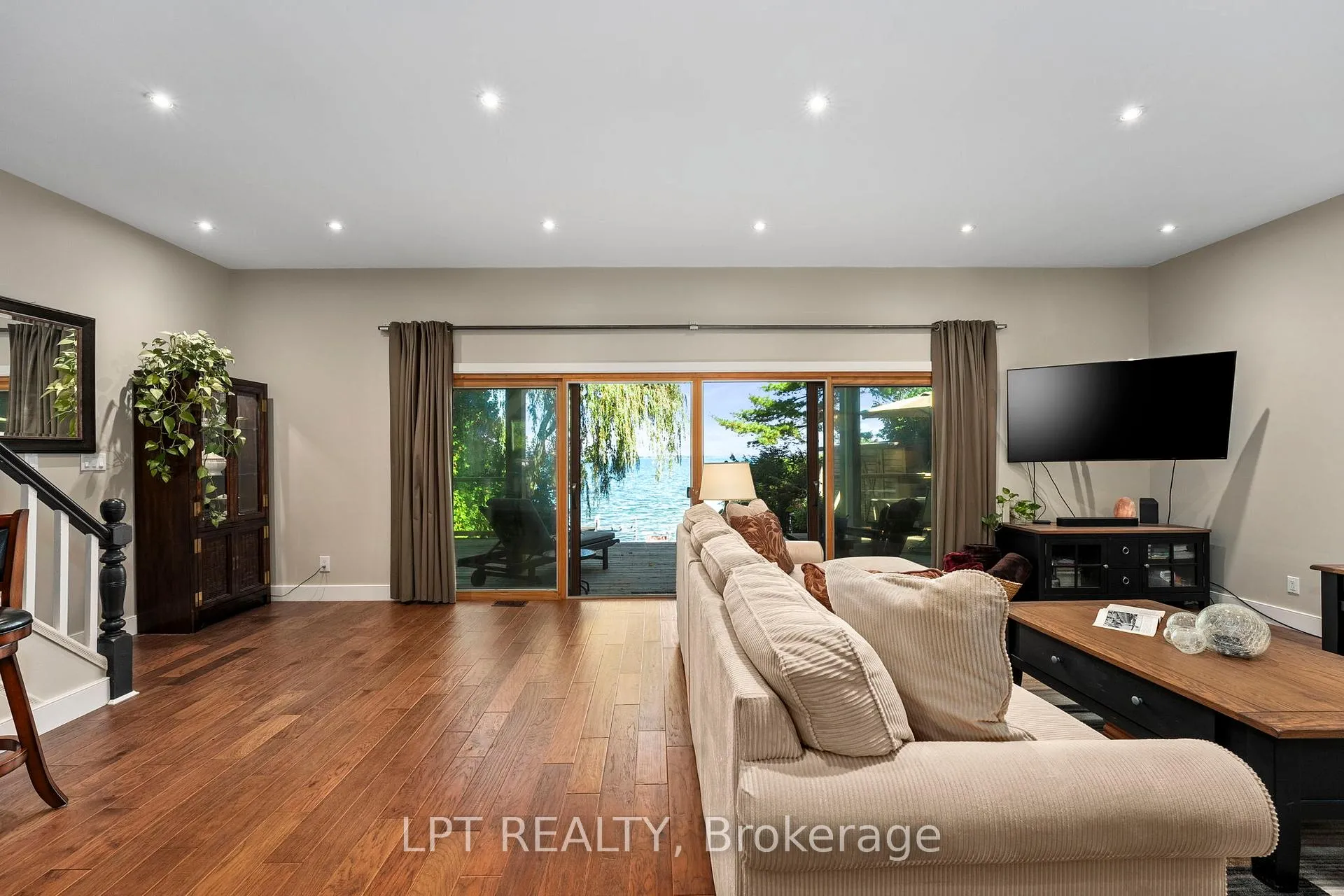 Photo 11 of 21 Pinery Lane, Georgina, Sutton & Jackson's Point — HOMEH