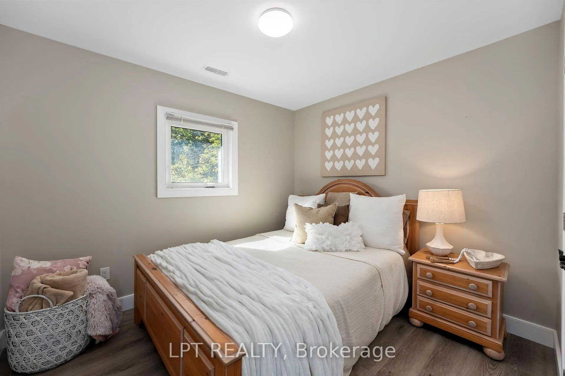 Photo 30 of 21 Pinery Lane, Georgina, Sutton & Jackson's Point — HOMEH