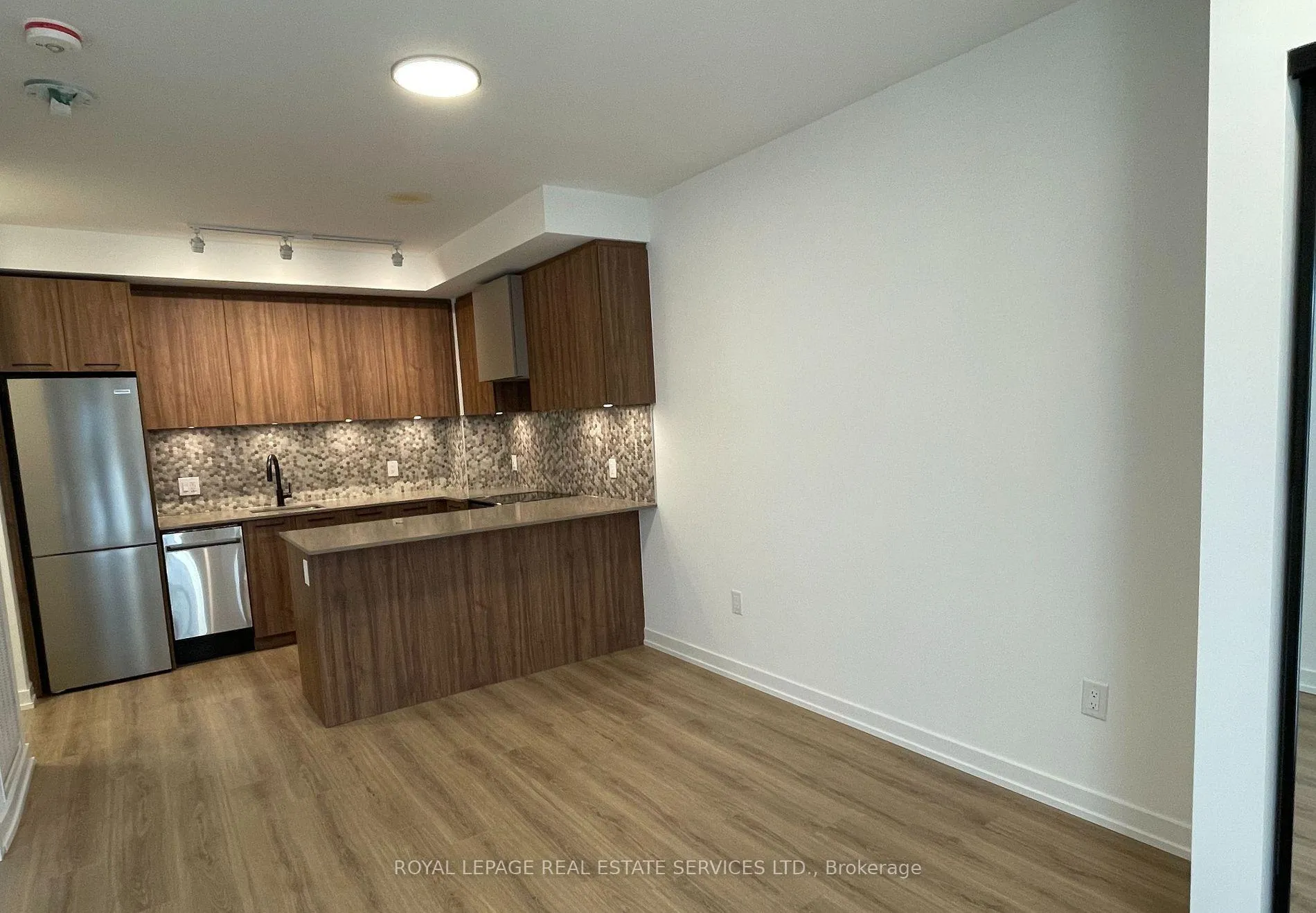 Photo 4 of Unit 03, 30 Lagerfeld Drive, Brampton, Northwest Brampton — HOMEH