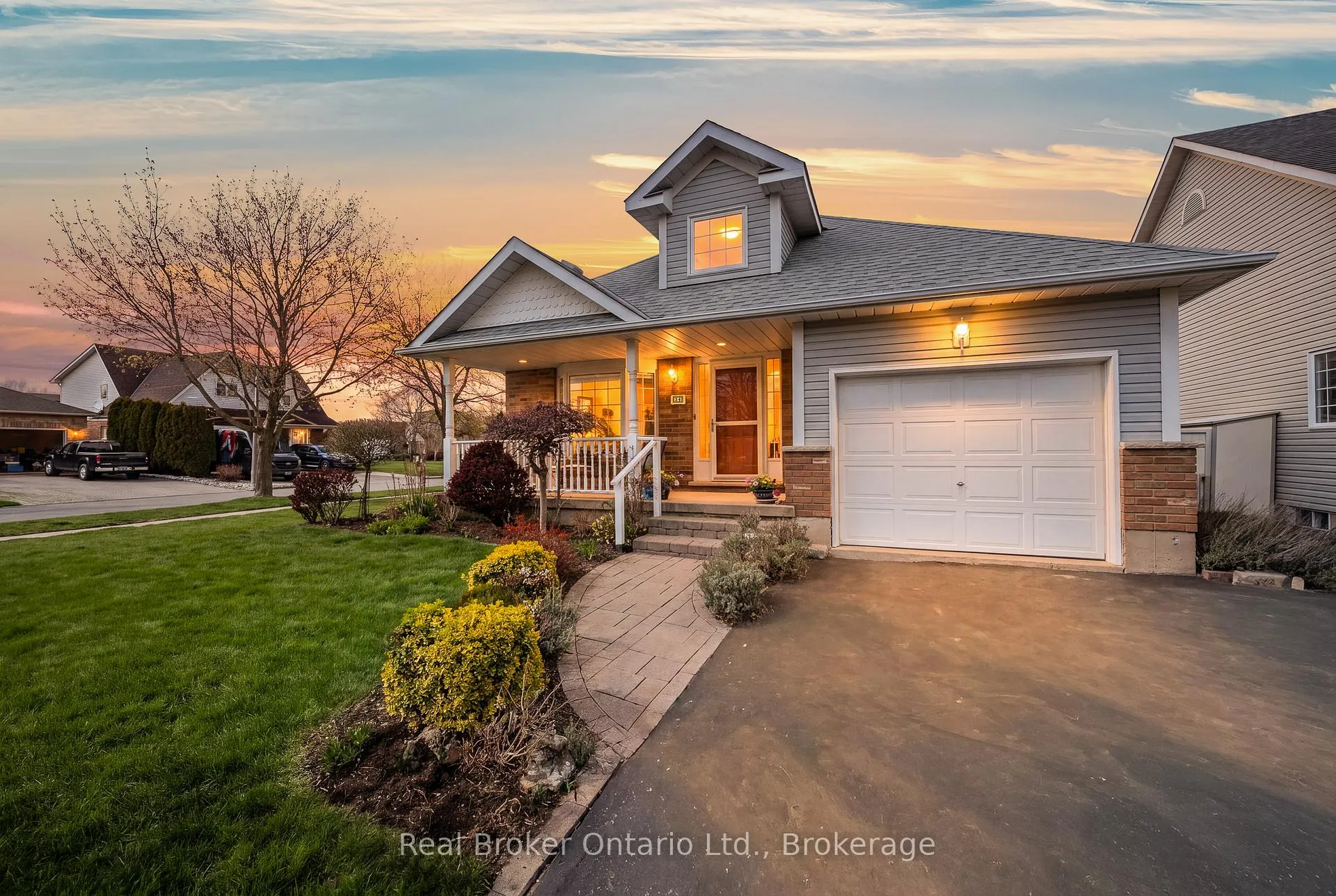 Photo 1 of 34 Margaret Avenue, Grimsby, Grimsby Beach — HOMEH