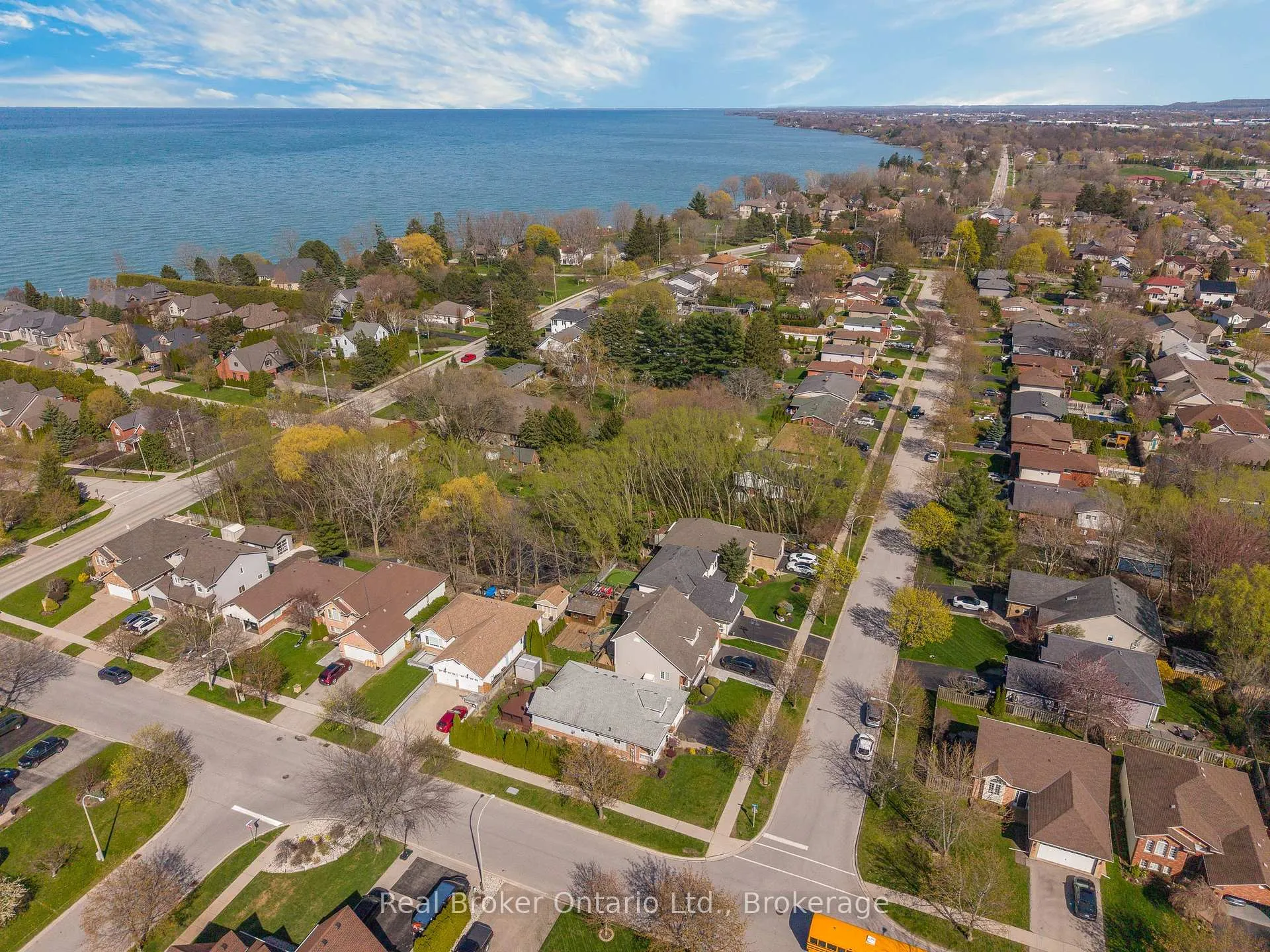 Photo 3 of 34 Margaret Avenue, Grimsby, Grimsby Beach — HOMEH