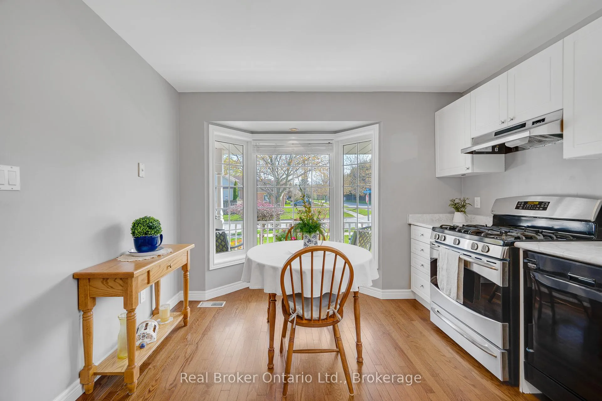 Photo 9 of 34 Margaret Avenue, Grimsby, Grimsby Beach — HOMEH