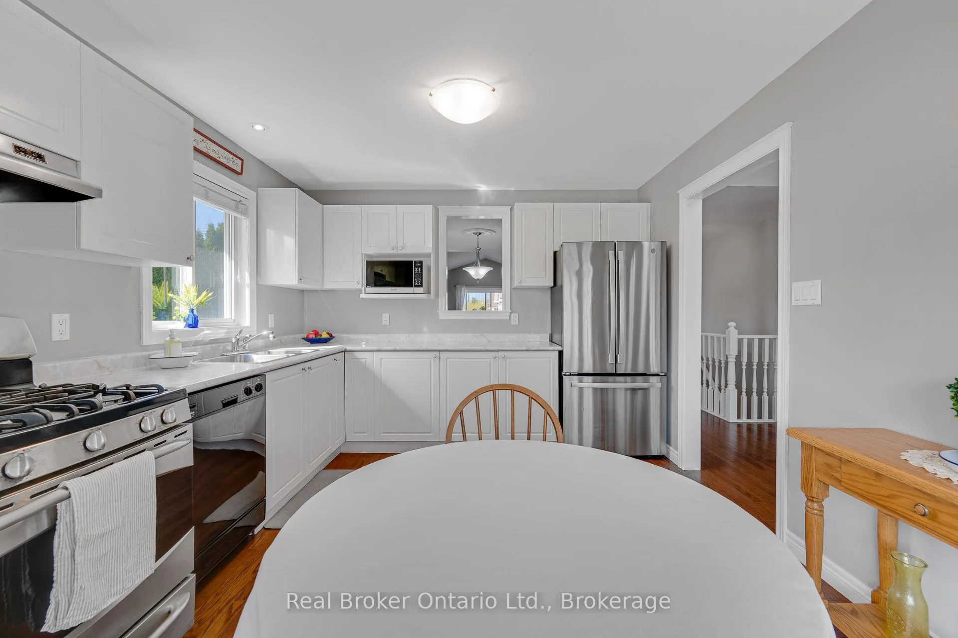 Photo 10 of 34 Margaret Avenue, Grimsby, Grimsby Beach — HOMEH