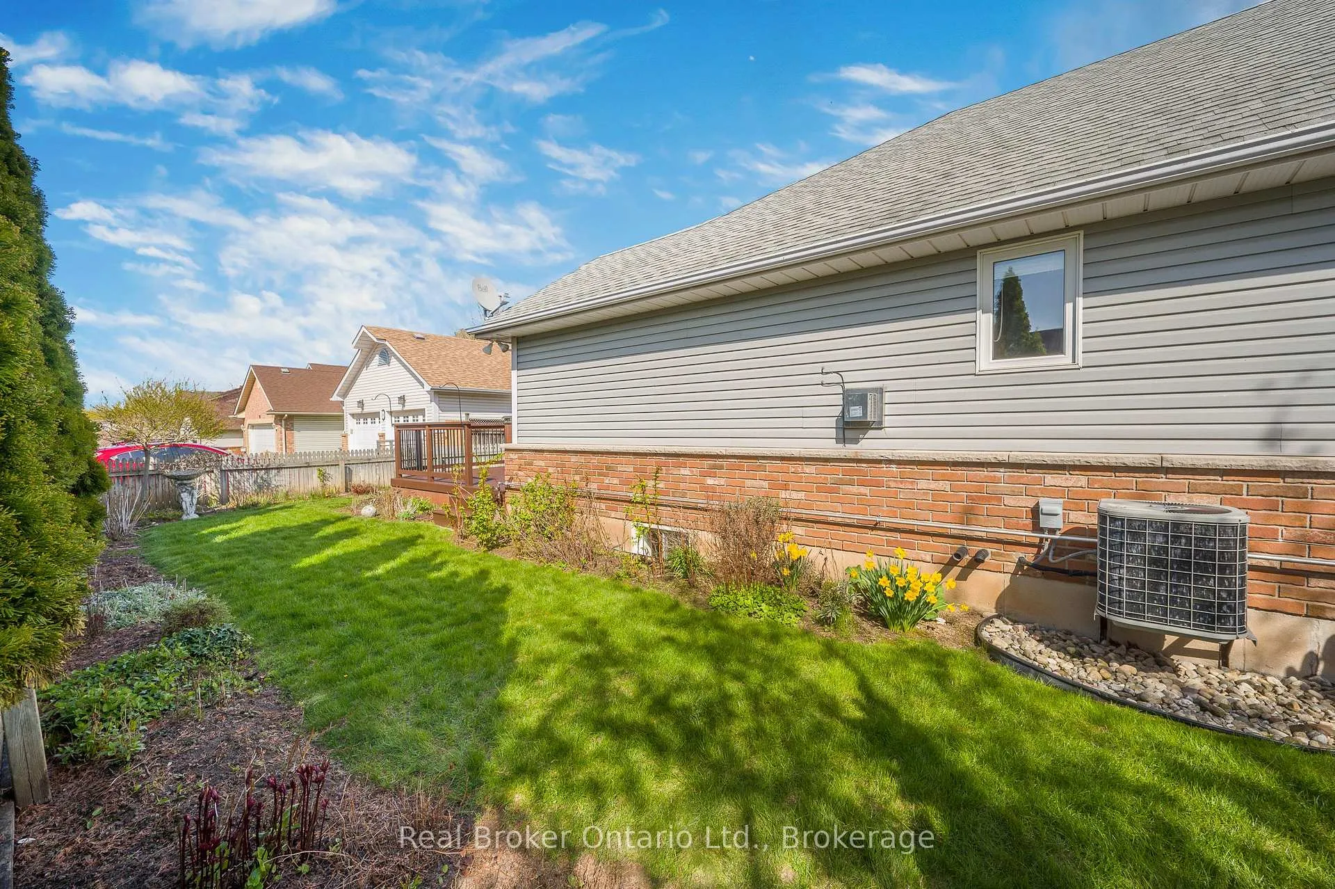Photo 35 of 34 Margaret Avenue, Grimsby, Grimsby Beach — HOMEH