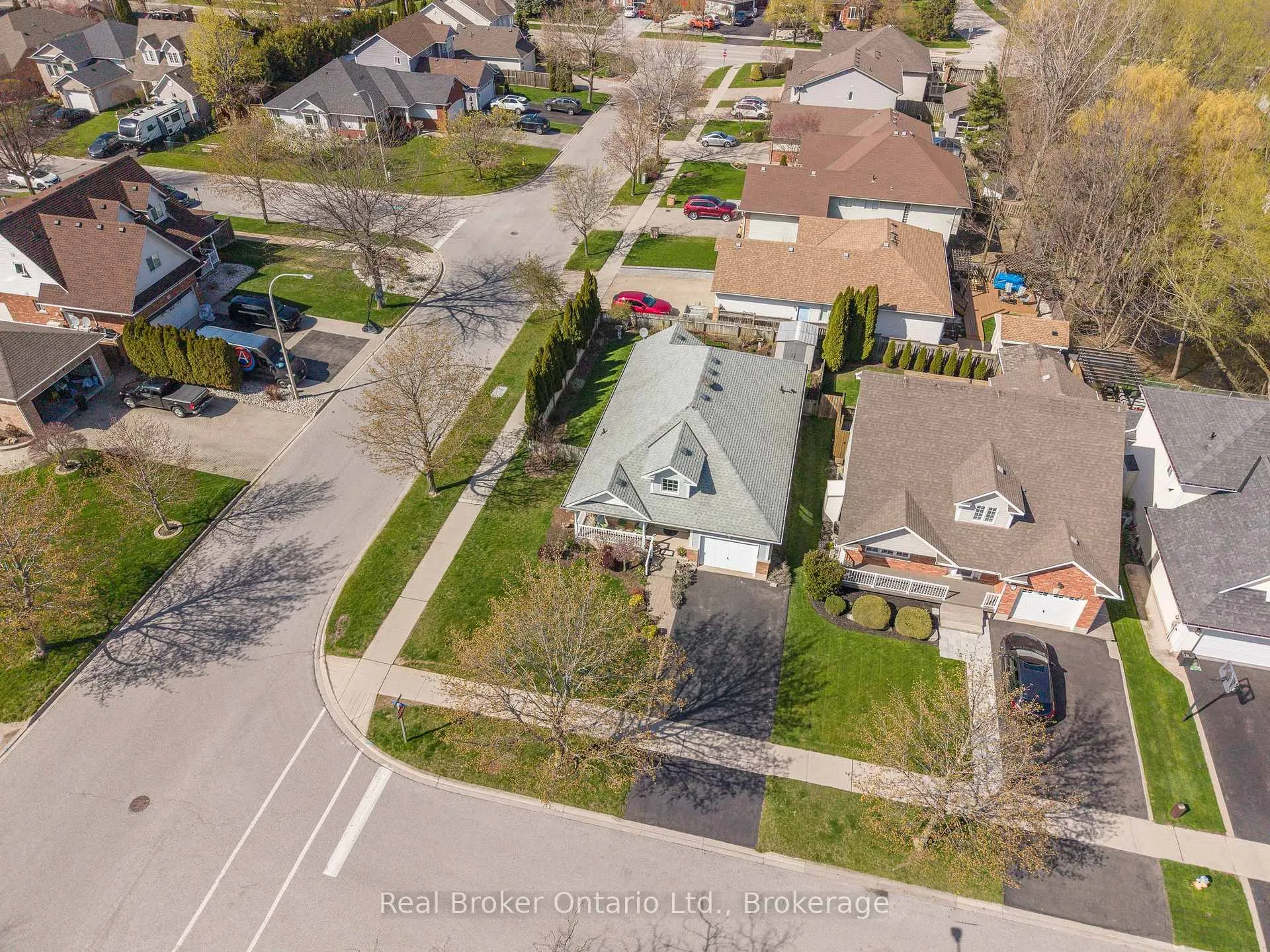 Photo 37 of 34 Margaret Avenue, Grimsby, Grimsby Beach — HOMEH