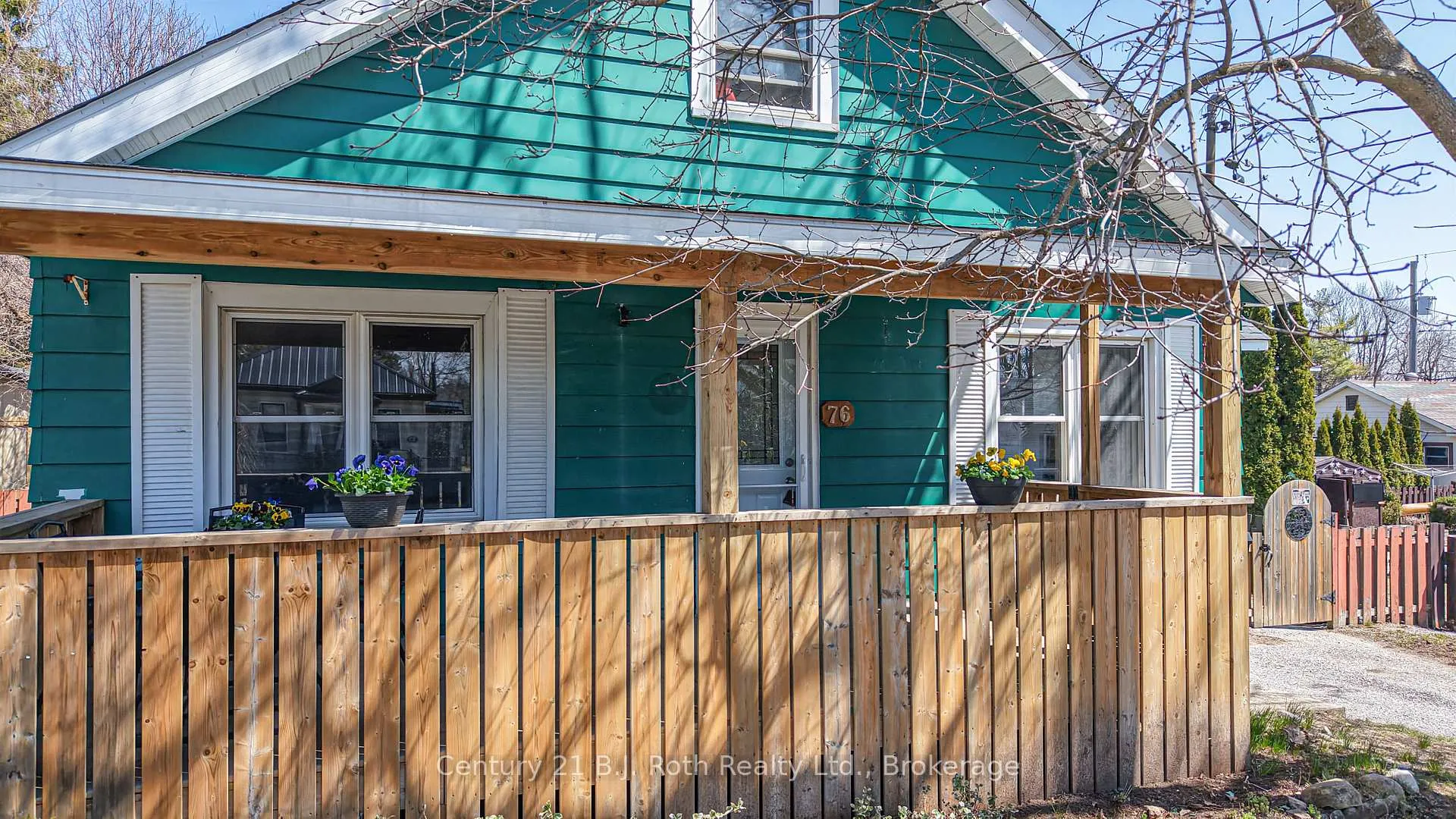 Photo 2 of 76 McKenzie Street, Orillia — HOMEH