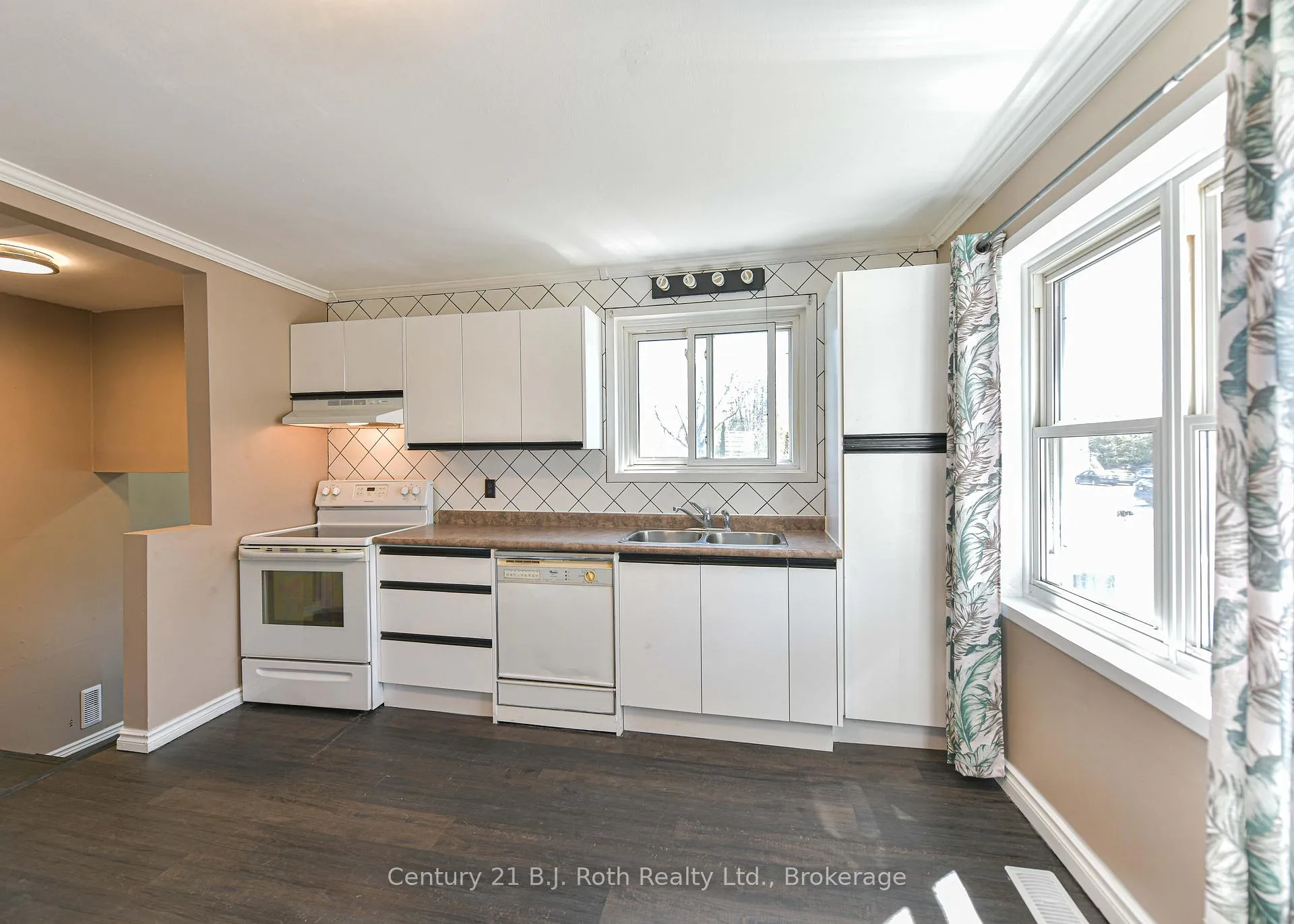 Photo 8 of 76 McKenzie Street, Orillia — HOMEH