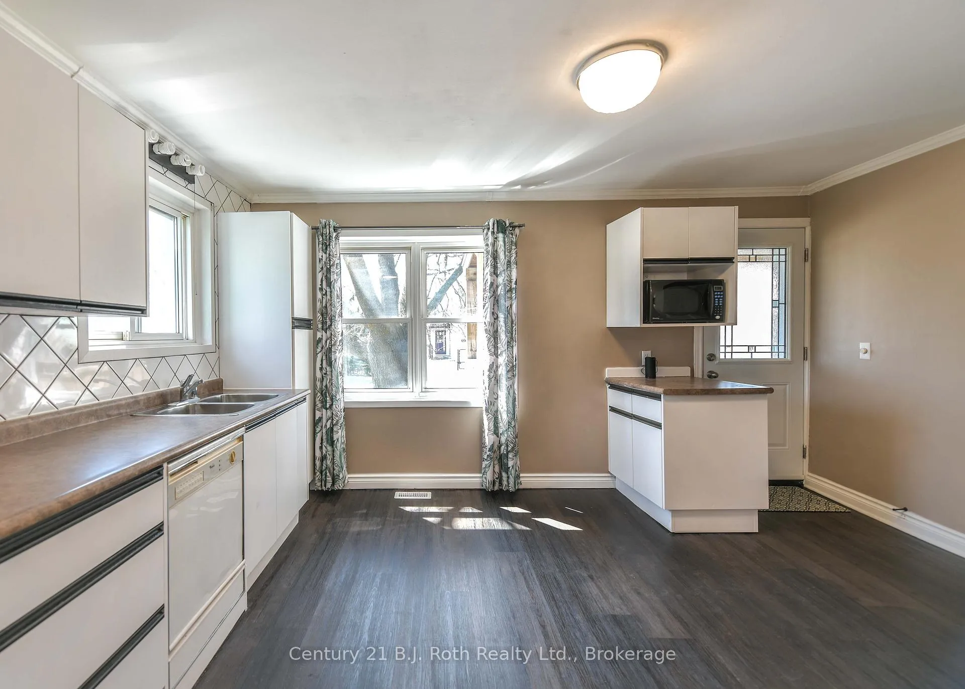 Photo 10 of 76 McKenzie Street, Orillia — HOMEH