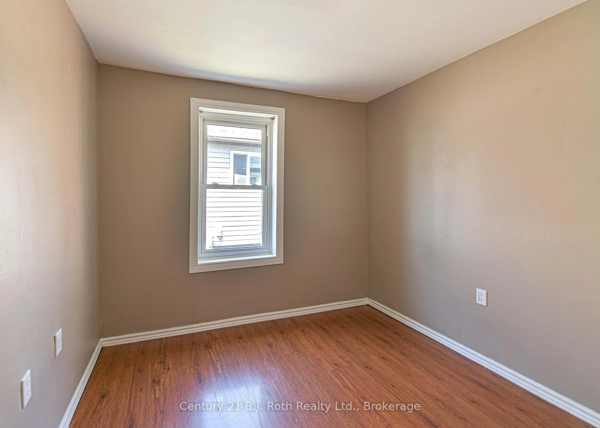 Photo 11 of 76 McKenzie Street, Orillia — HOMEH