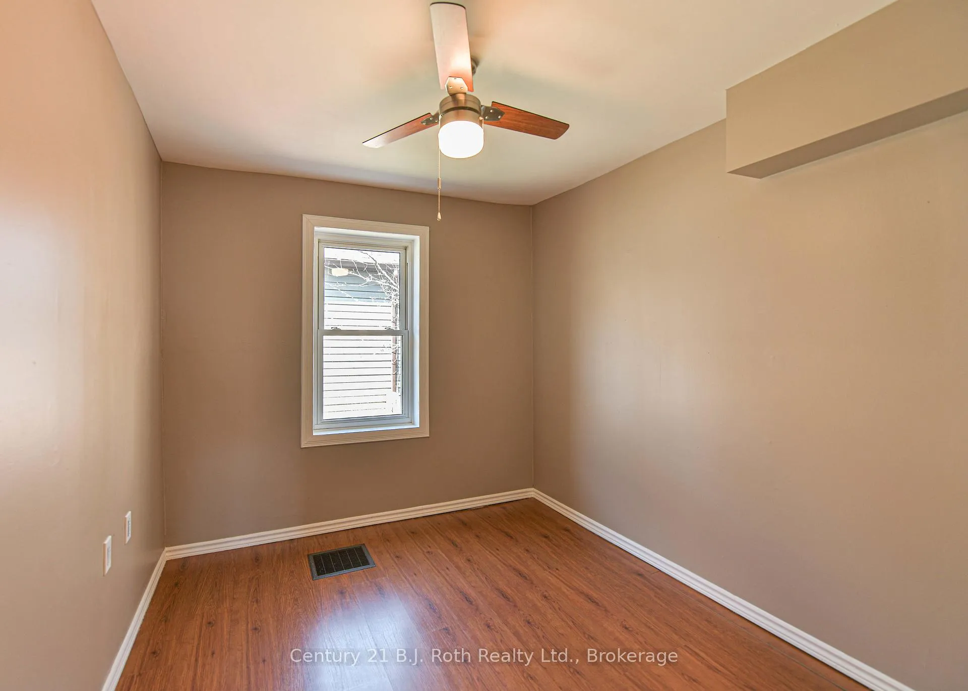 Photo 13 of 76 McKenzie Street, Orillia — HOMEH