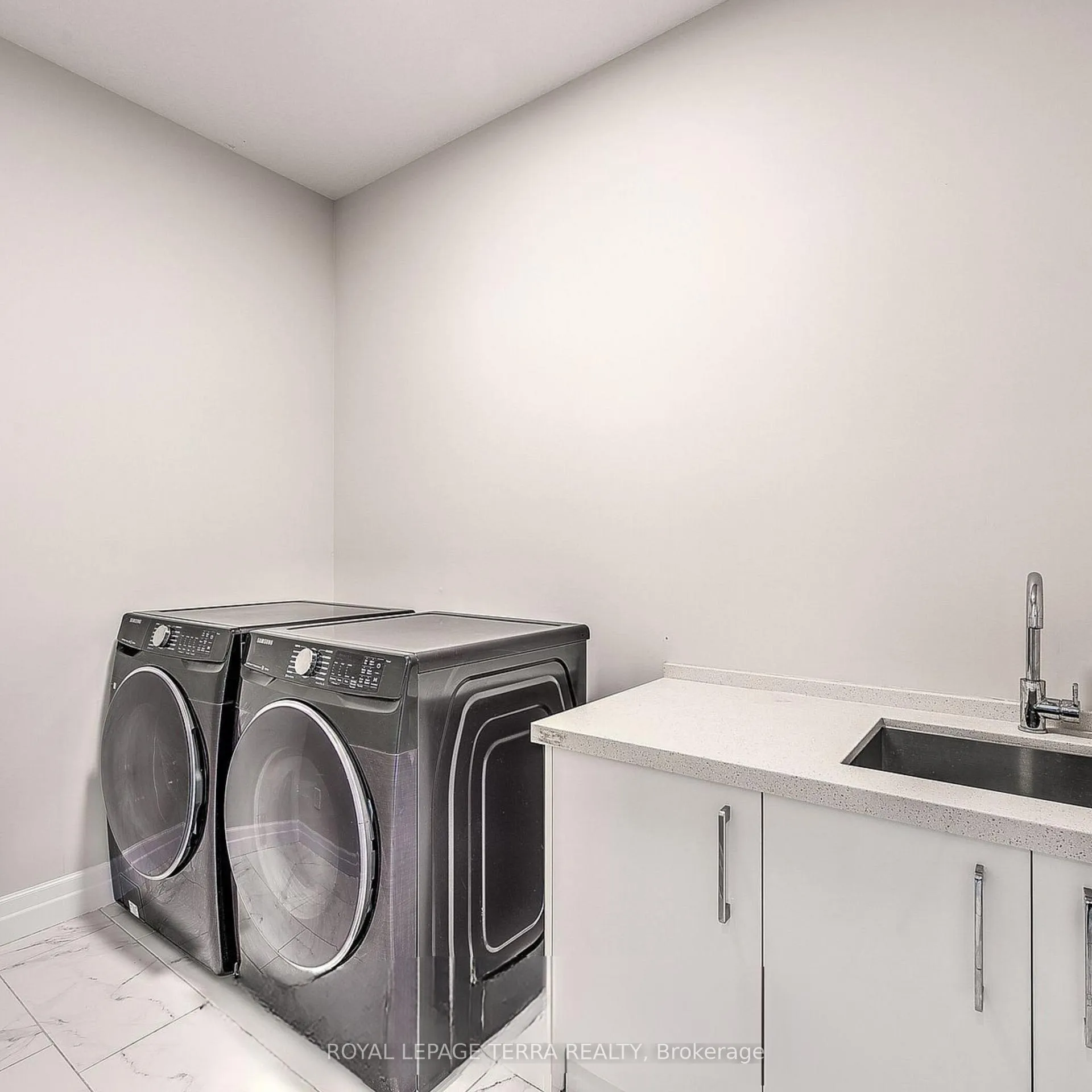 Photo 8 of Unit 25, 2610 Kettering Place, London, South U — HOMEH