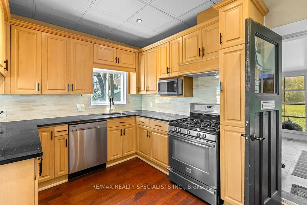 Photo 10 of 2149 3rd Avenue "A", Owen Sound — HOMEH