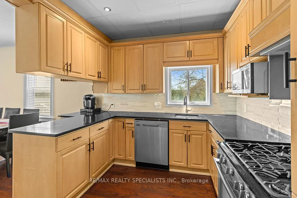 Photo 11 of 2149 3rd Avenue "A", Owen Sound — HOMEH