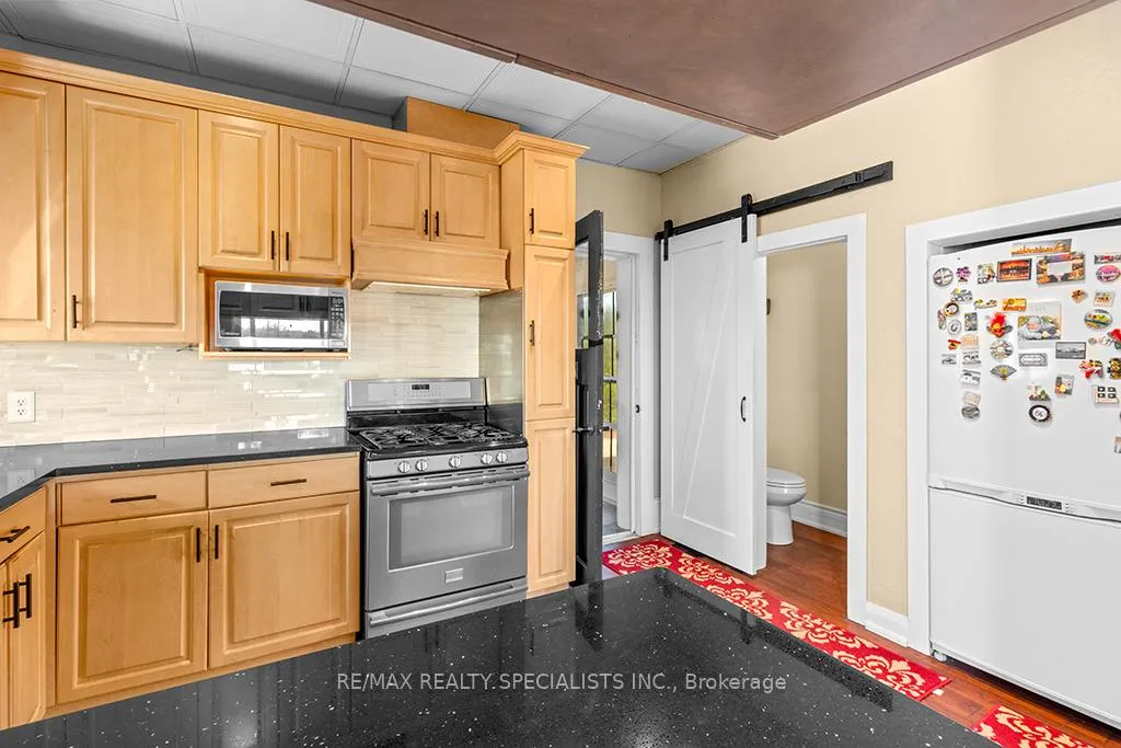 Photo 12 of 2149 3rd Avenue "A", Owen Sound — HOMEH