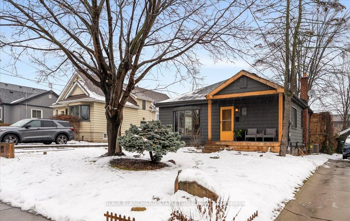 Photo 2 of 11 Scotia Avenue, Hamilton, Rosedale — HOMEH