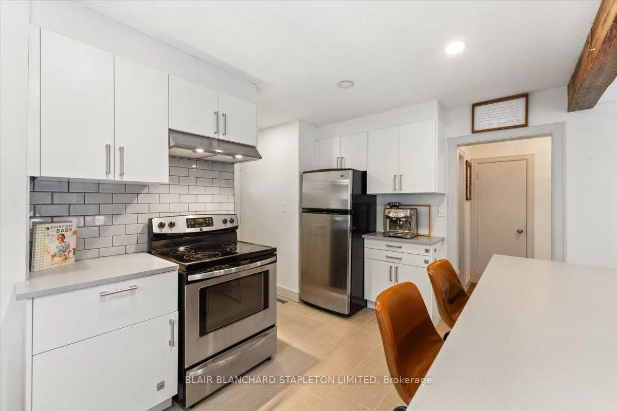 Photo 12 of 11 Scotia Avenue, Hamilton, Rosedale — HOMEH