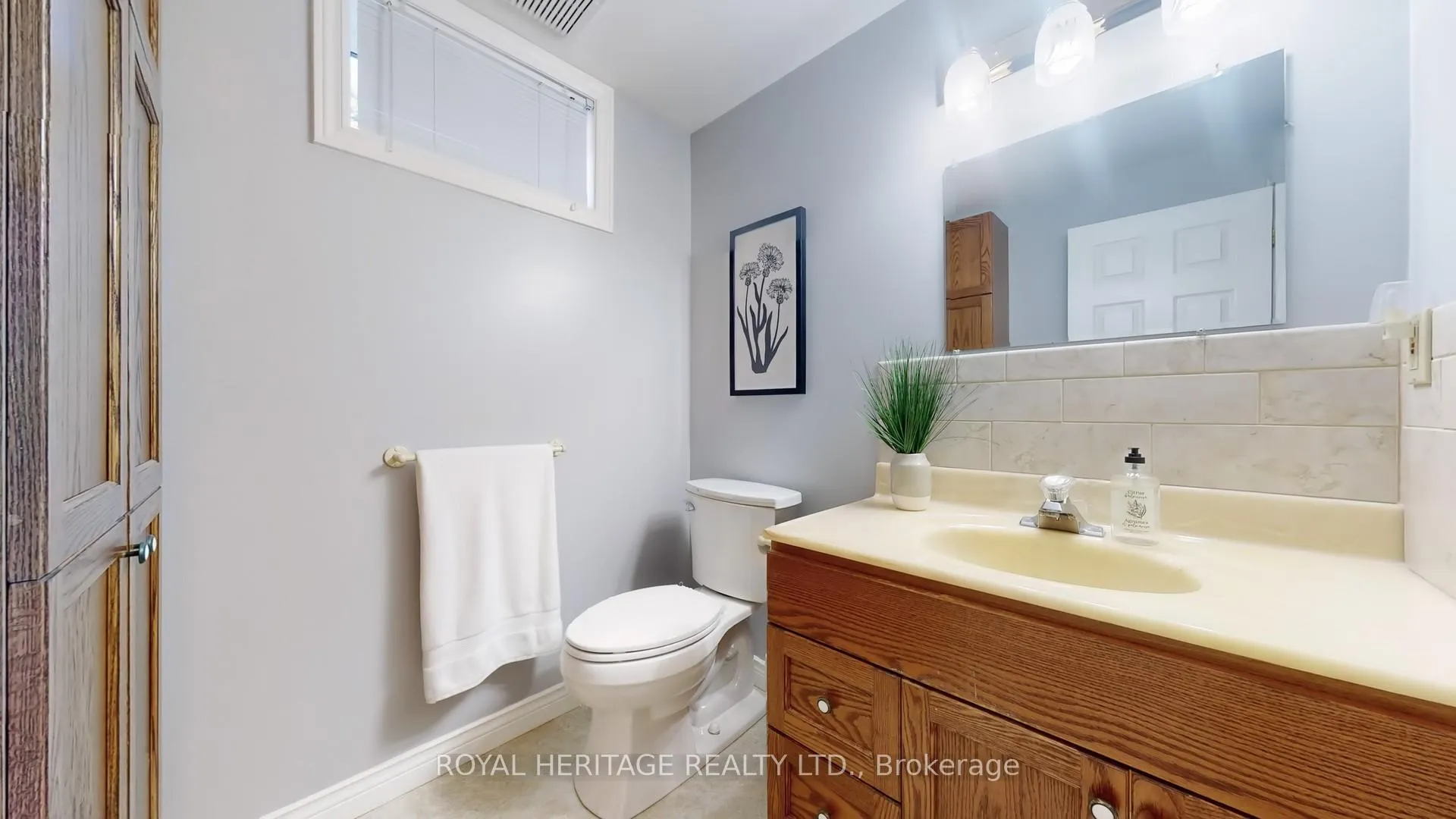 Photo 8 of 11 Durham Street, Whitby, Brooklin — HOMEH