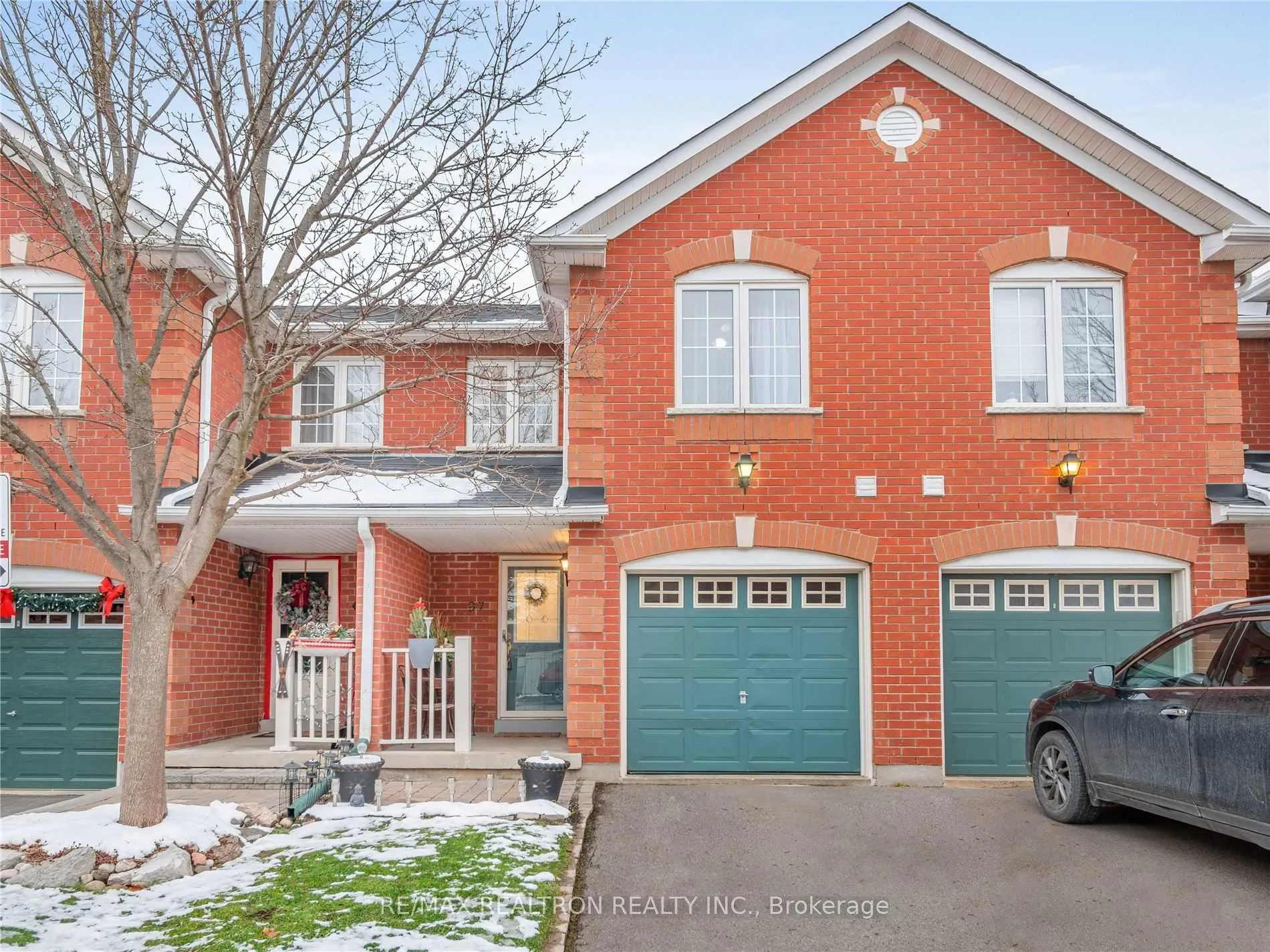 Front of 97 Sandlewood Court