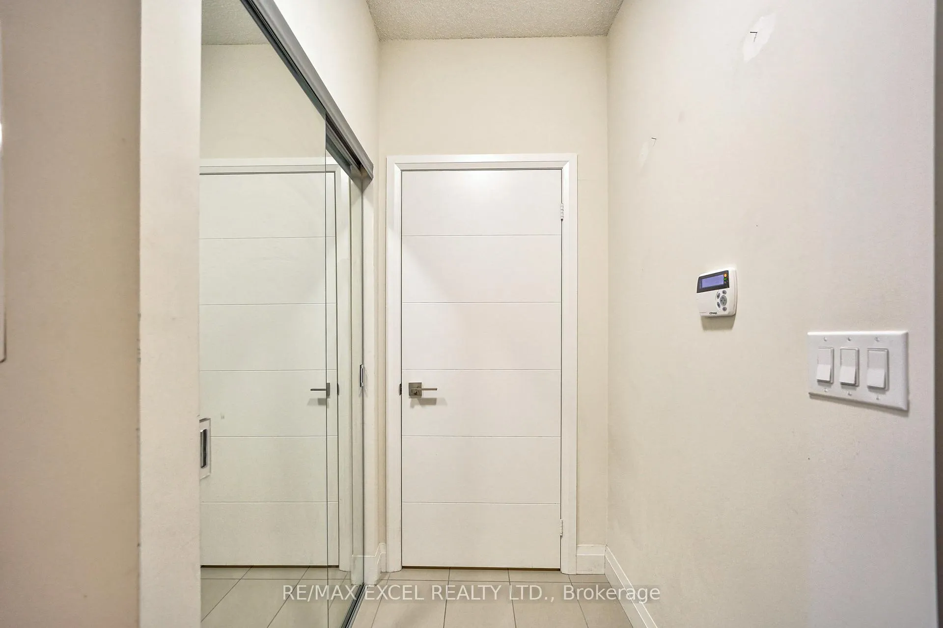 Photo 6 of Unit 728, 28 Uptown Drive, Markham, Unionville — HOMEH