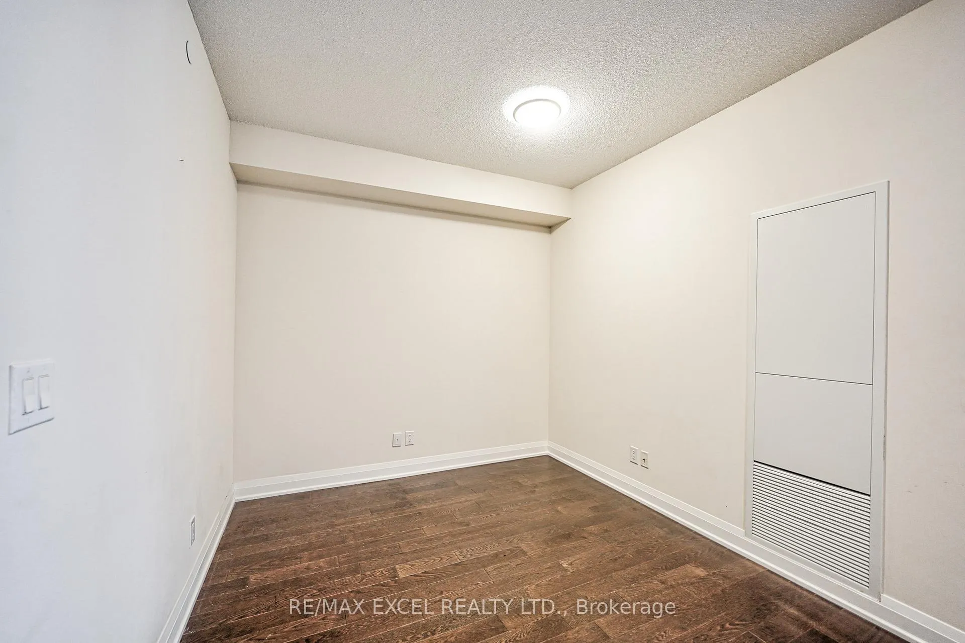 Photo 7 of Unit 728, 28 Uptown Drive, Markham, Unionville — HOMEH