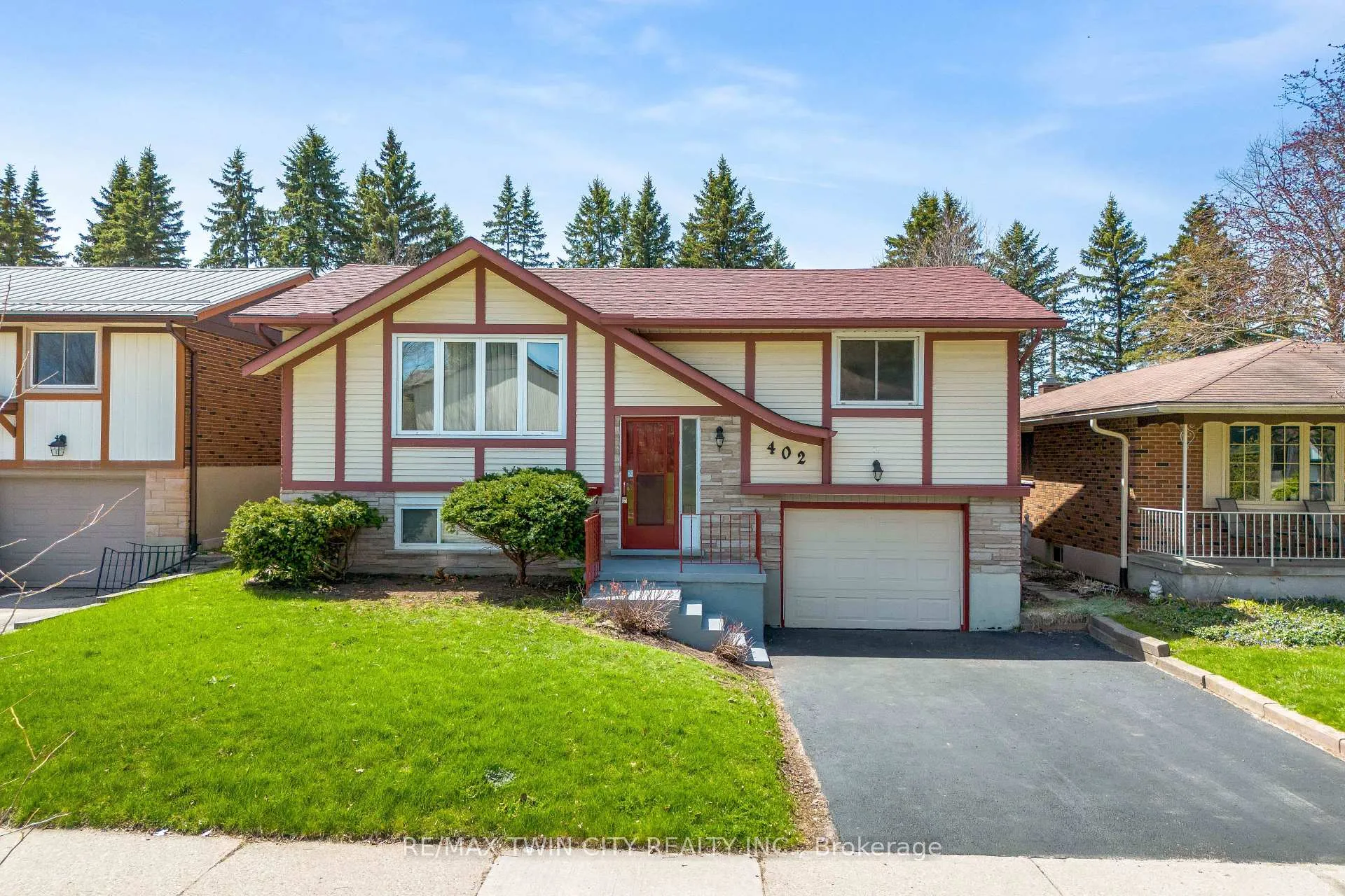Photo 1 of 402 Lakeview Drive, Waterloo, Lakeshore Village — HOMEH