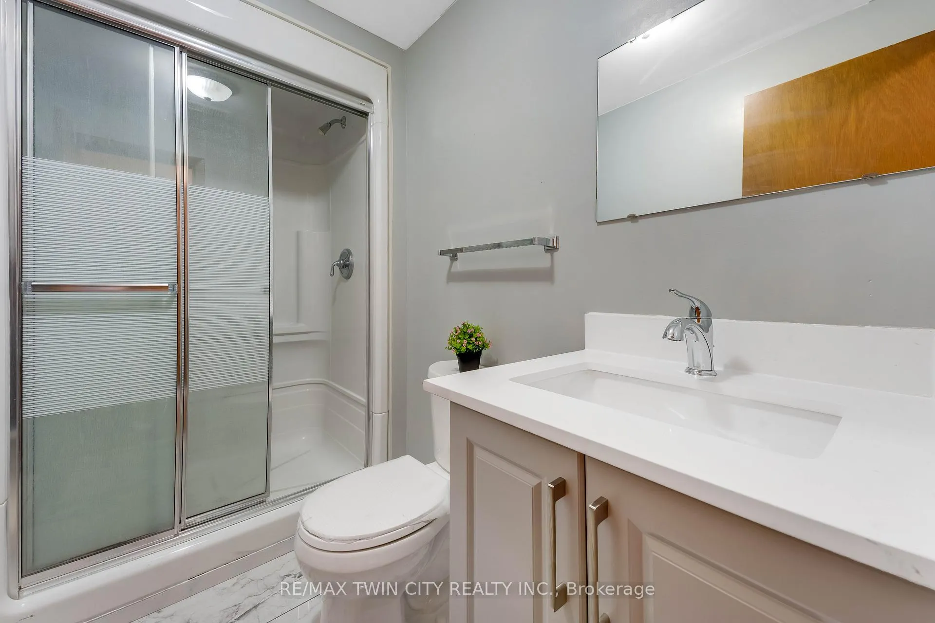 Photo 26 of 402 Lakeview Drive, Waterloo, Lakeshore Village — HOMEH