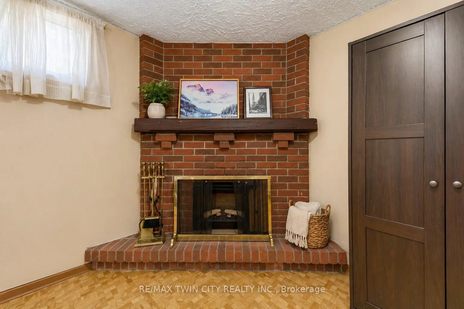 Photo 27 of 402 Lakeview Drive, Waterloo, Lakeshore Village — HOMEH